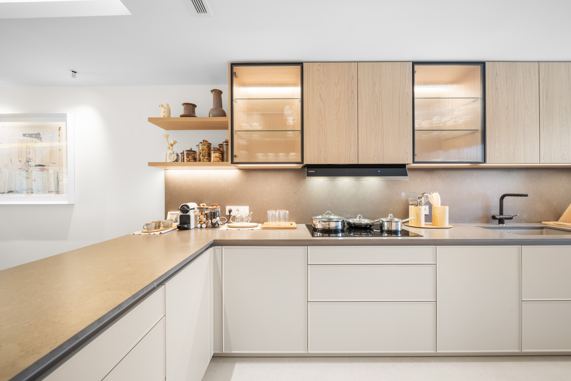 Stunning south-facing renovated three bedroom town house located in El Palmeral, Nueva Andalucía