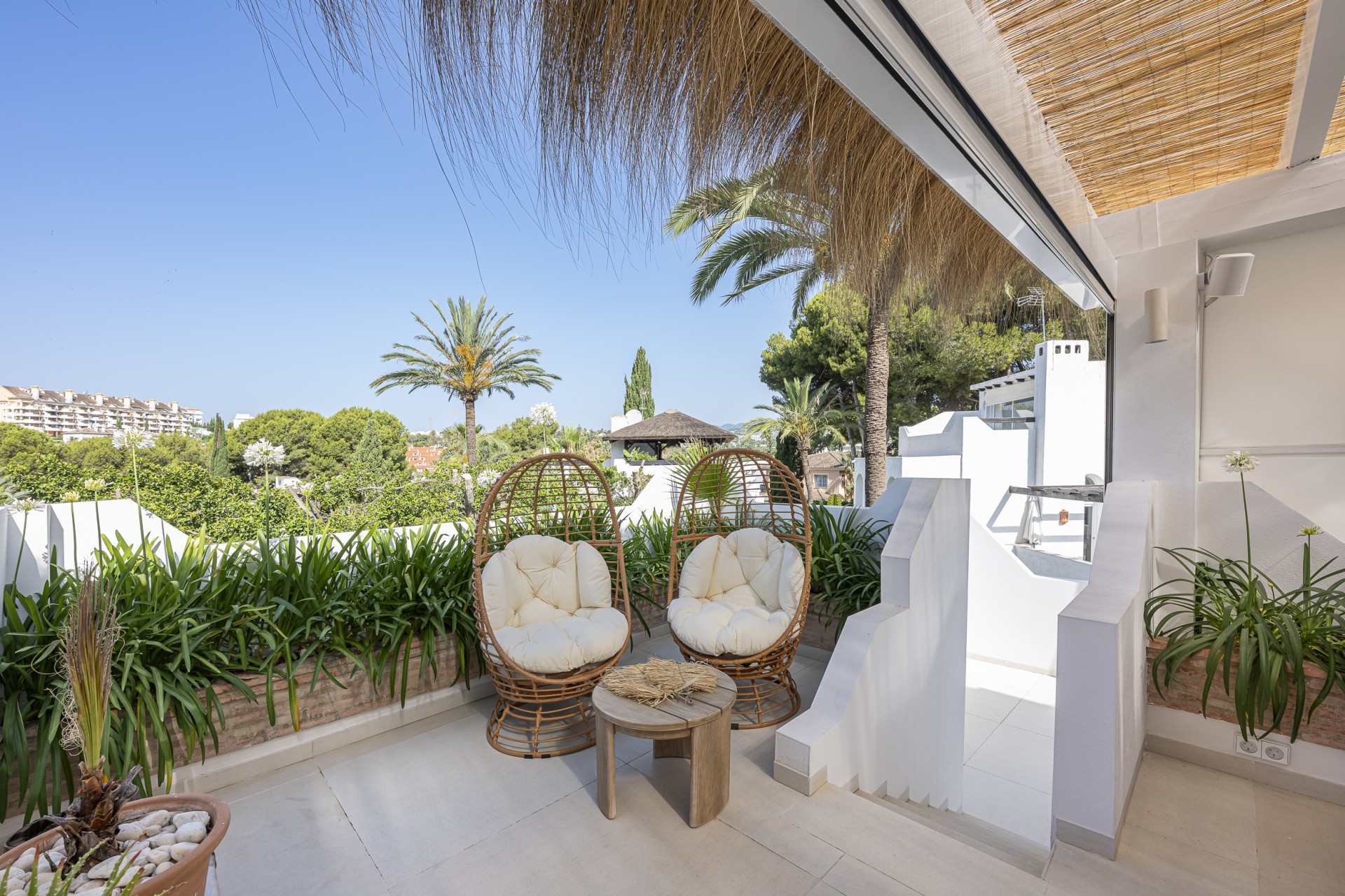 Luxury, south-facing, four bedroom villa located in Atalaya de Río Verde, Nueva Andalucía