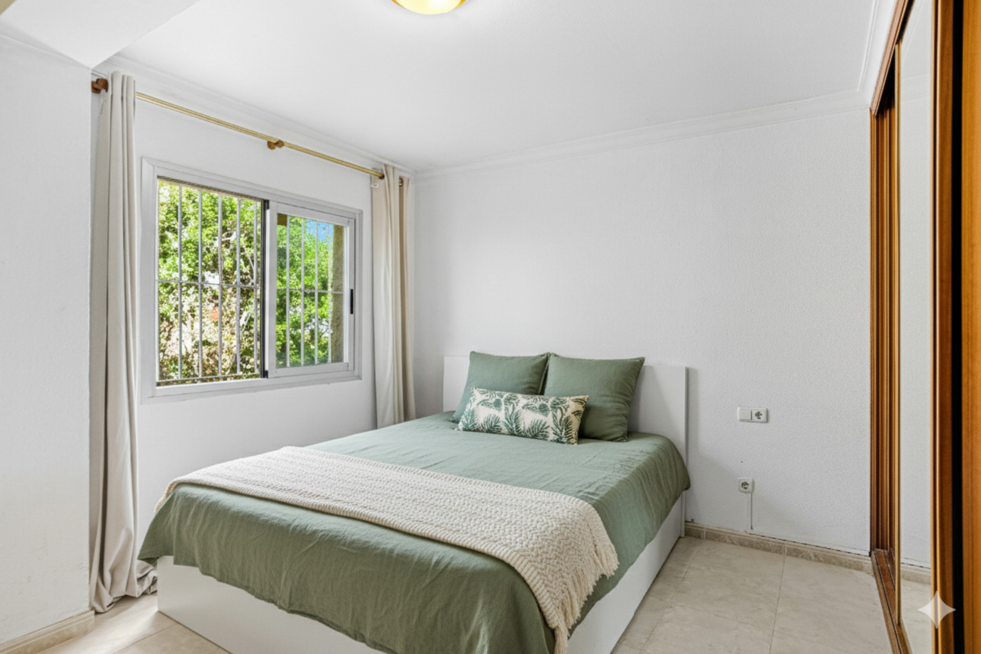 Great Renovation Opportunity in Parque Elviria mit Full Renovated Detached Guest Apartment
