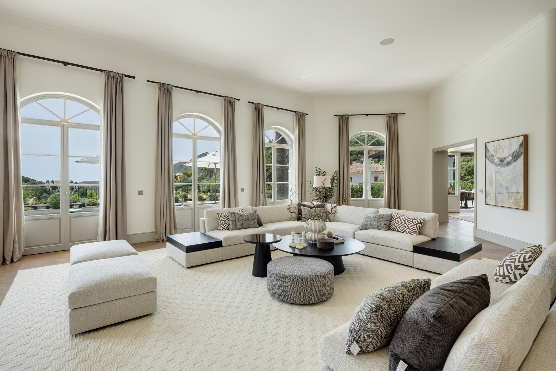 Modern, south-facing, five bedrooms luxury villa located in La Zagaleta, Benahavis.