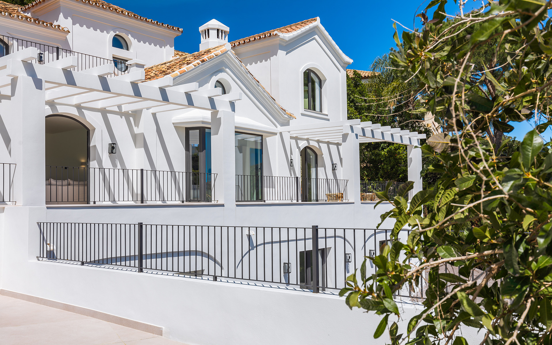 Beautifully renovated five bedroom villa in the gated community of El Madroñal, Benahavis