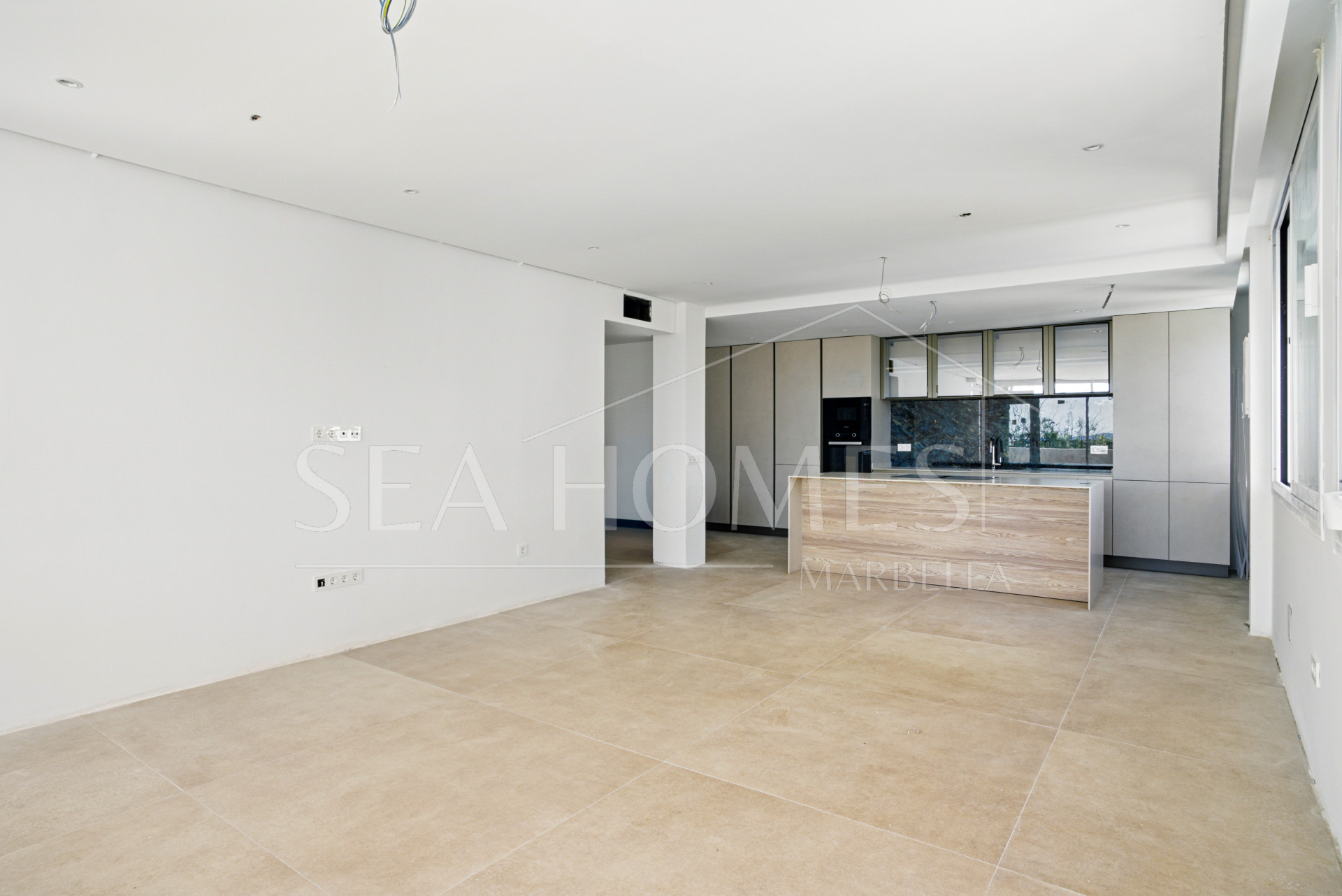 Beautifully reformed two bedroom apartment in the gated community of Jardines de Andalucía, Nueva Andalucia