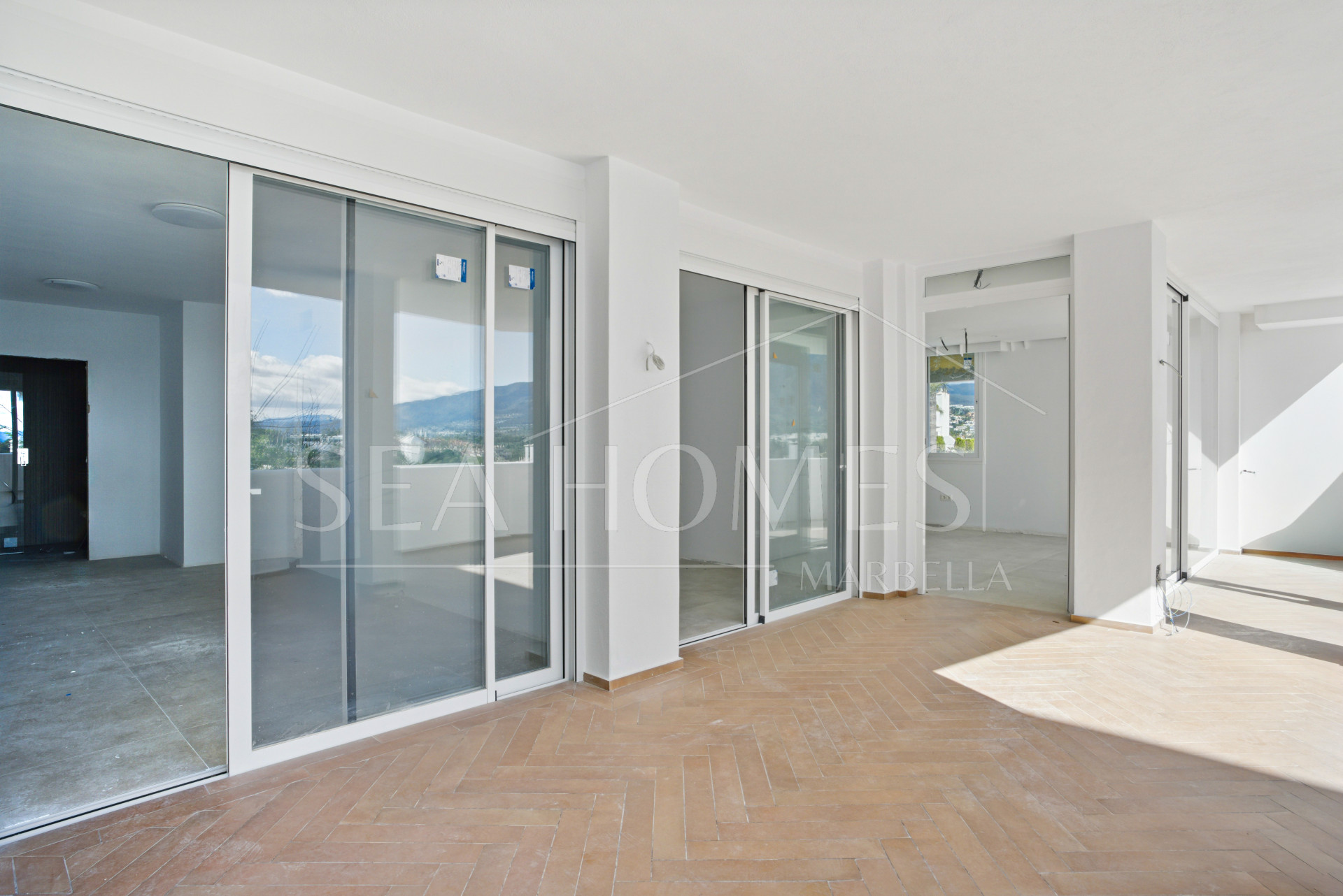 Beautifully reformed two bedroom apartment in the gated community of Jardines de Andalucía, Nueva Andalucia