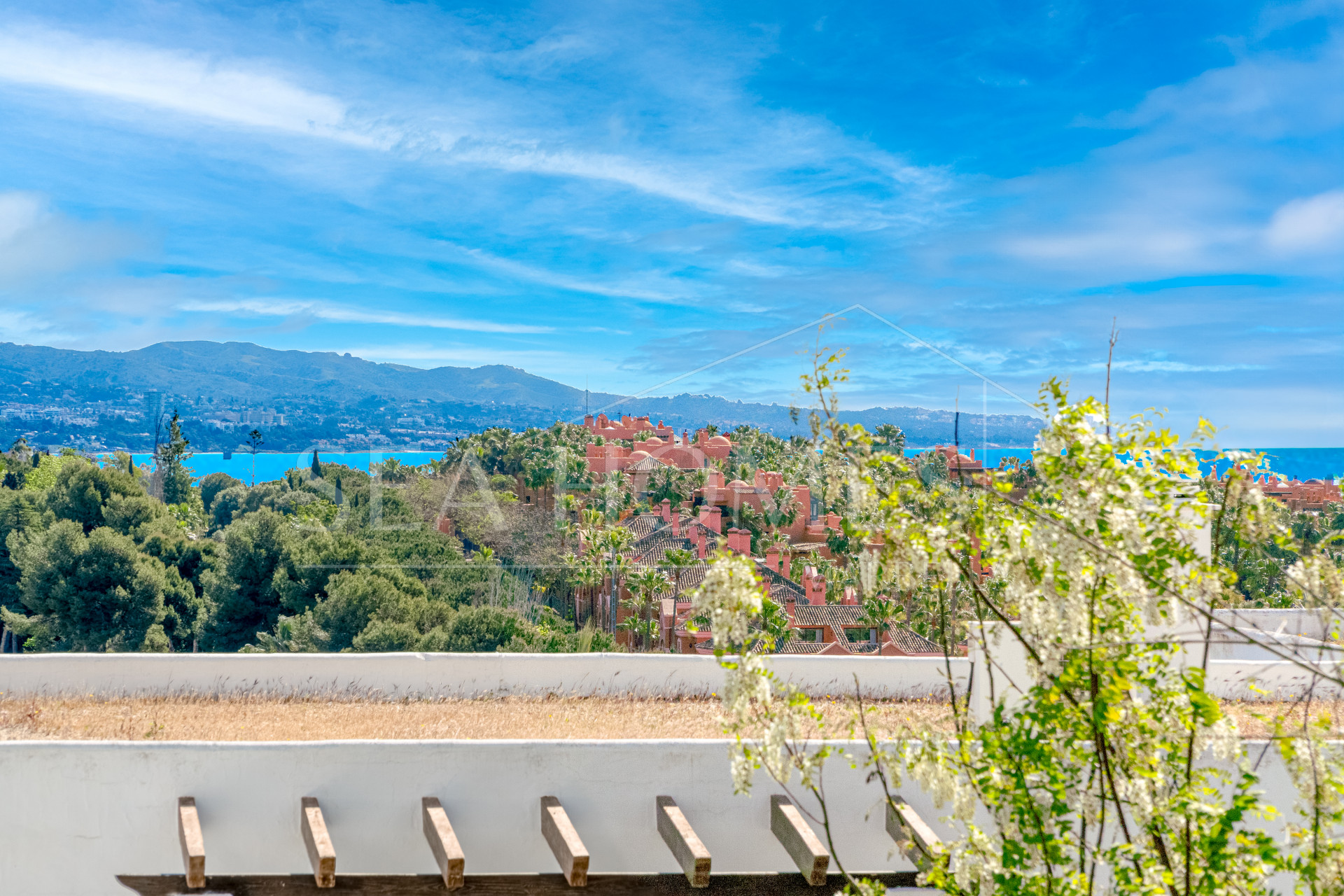 Beautifully reformed two bedroom apartment in the gated community of Jardines de Andalucía, Nueva Andalucia