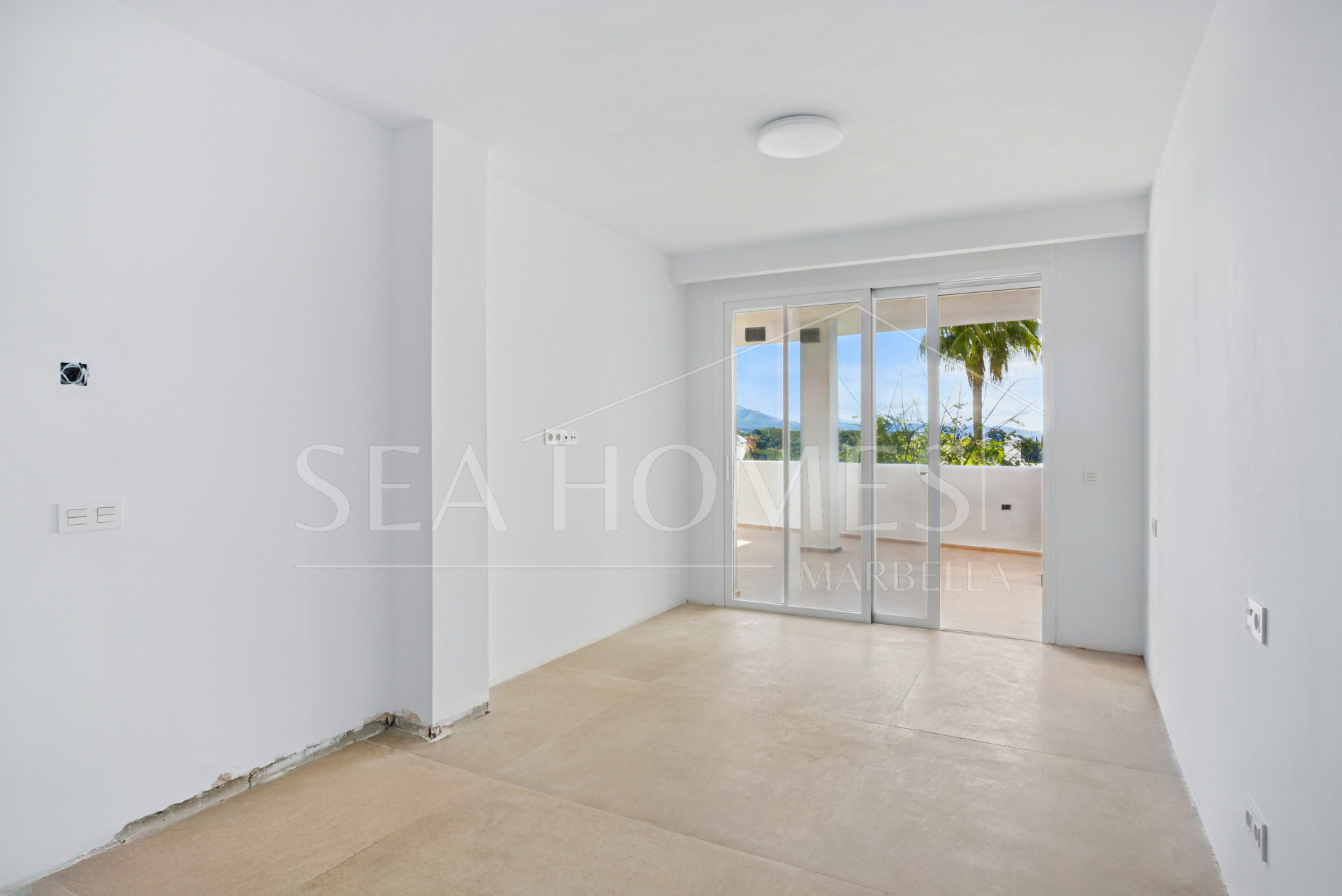 Beautifully reformed two bedroom apartment in the gated community of Jardines de Andalucía, Nueva Andalucia