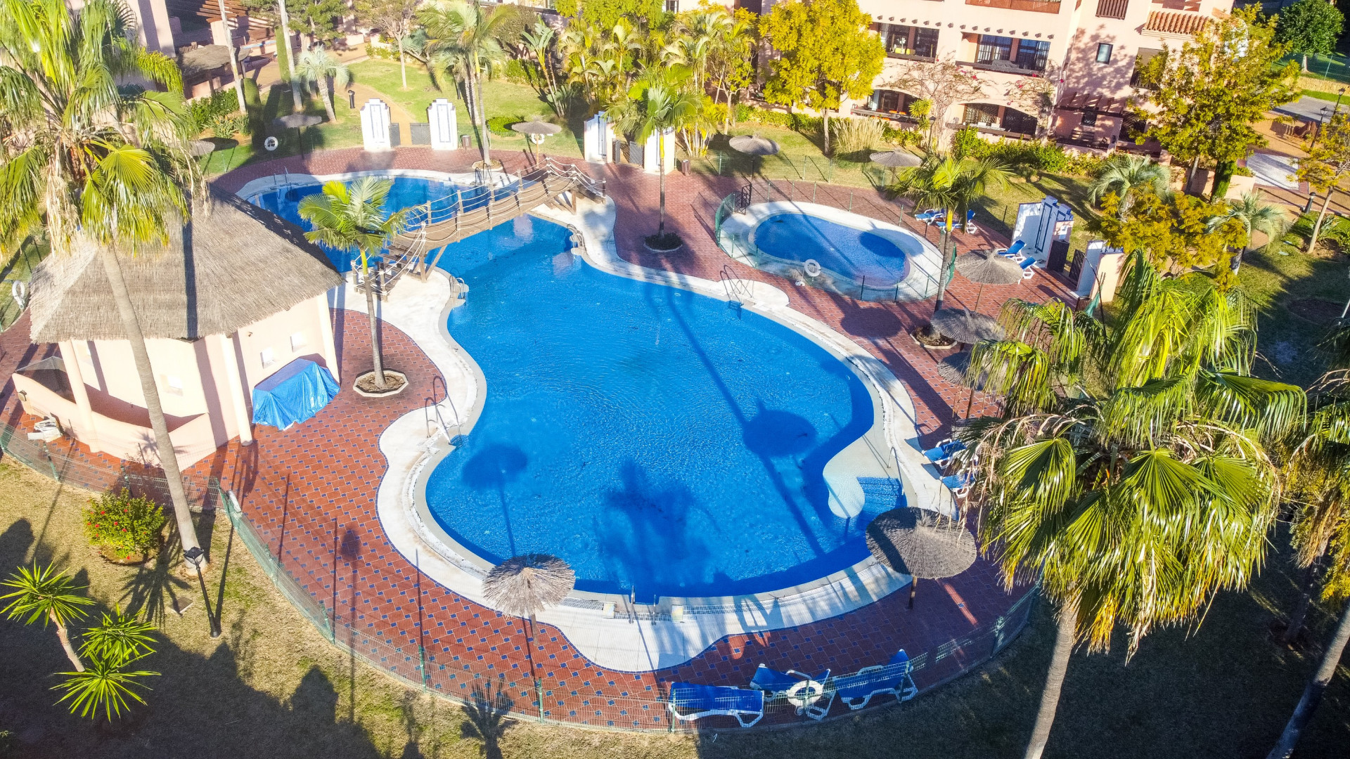 Bienvenido a Hacienda del Sol, una urbanización impecable, perfecta para vacaciones familiares