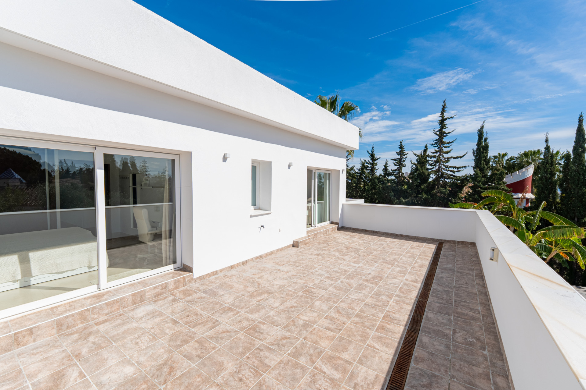 Beautiful, recently renovated five bedroom Villa located in La Cantera, Marbella