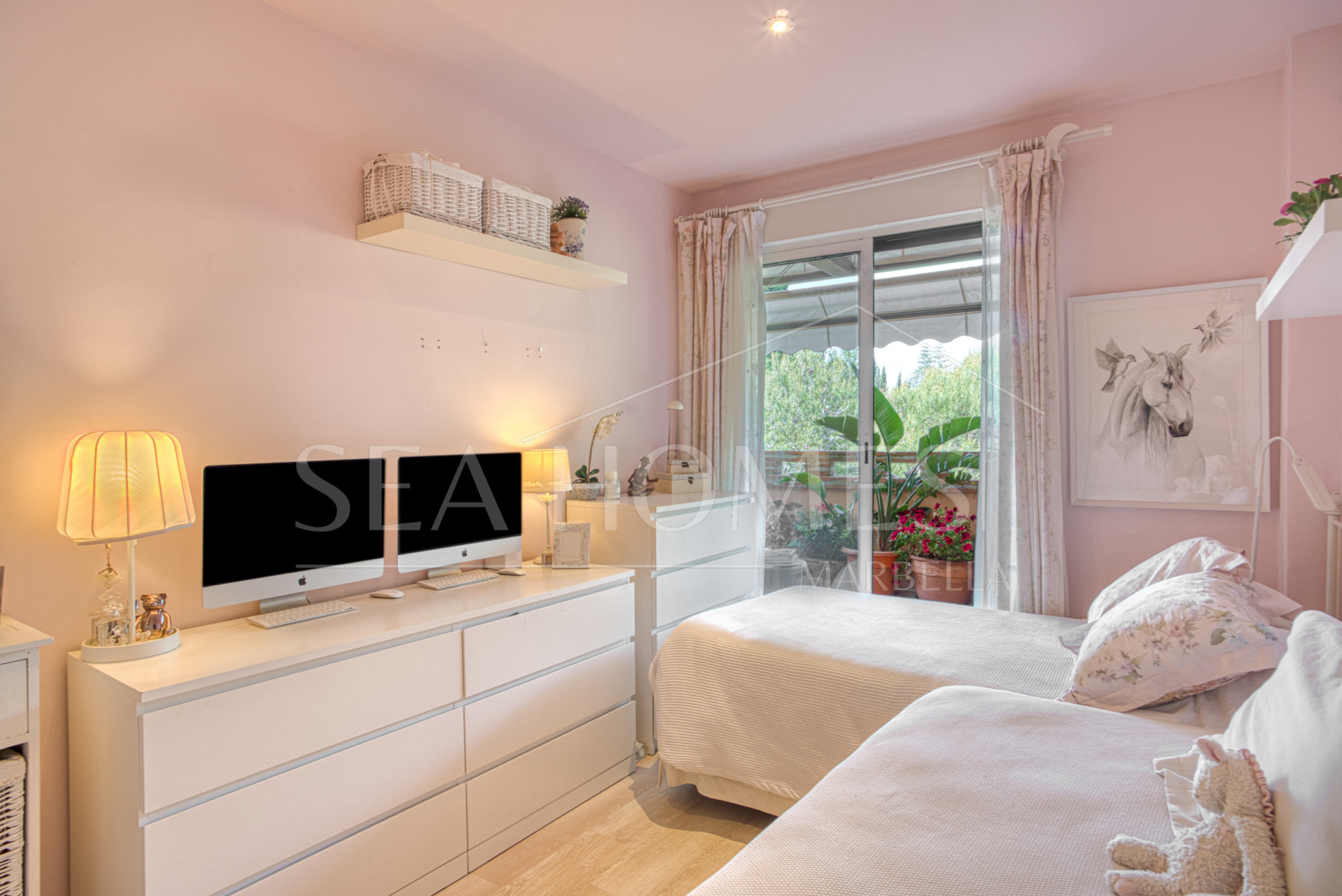 Lovely three bedroom apartment located in the heart of the Golden Mile of Marbella, Costa Nagüeles III