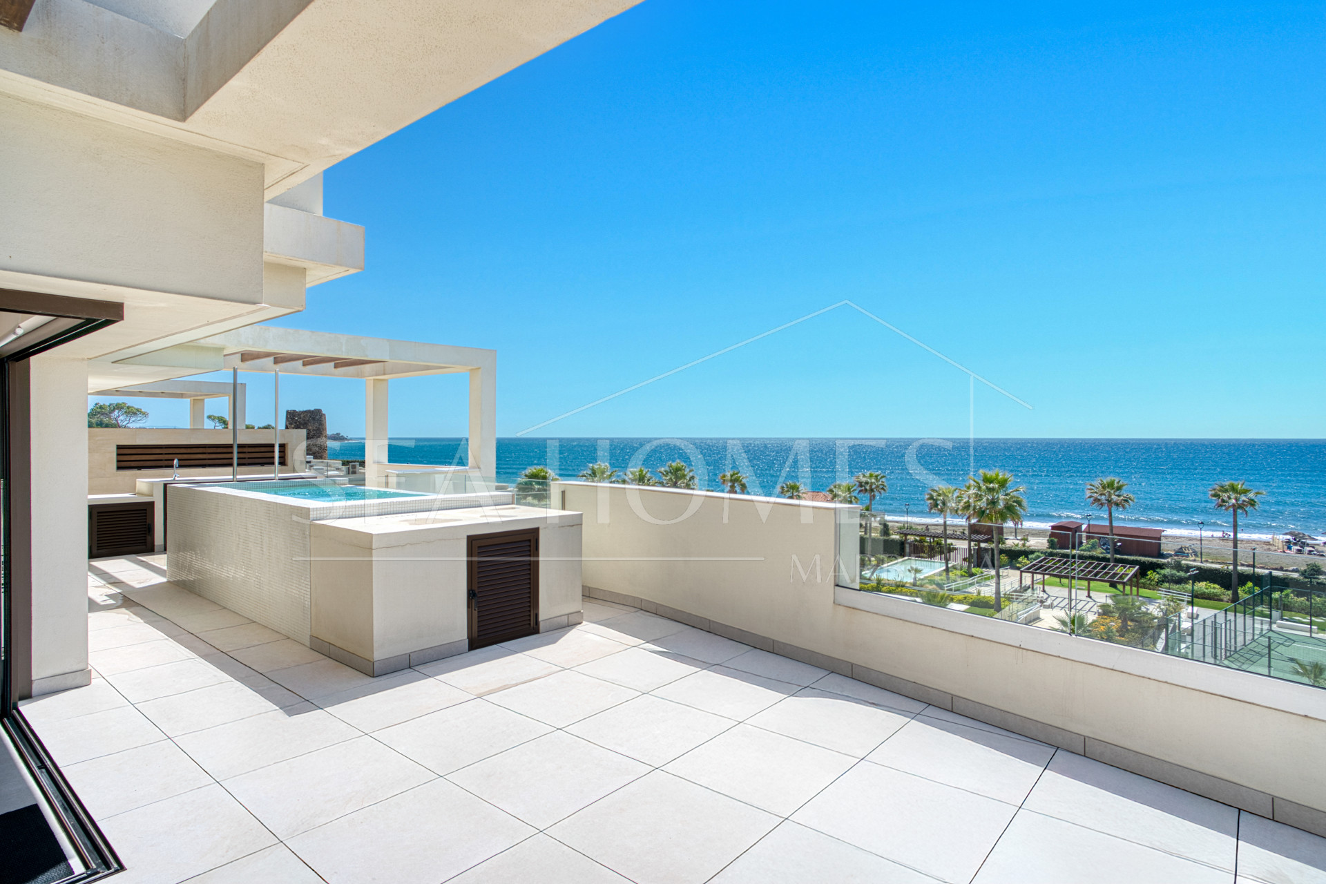 Luxurious south-facing four-bedroom duplex penthouse, frontline beach, located in a beachfront community on Marbella’s prestigious New Golden Mile with sea views.