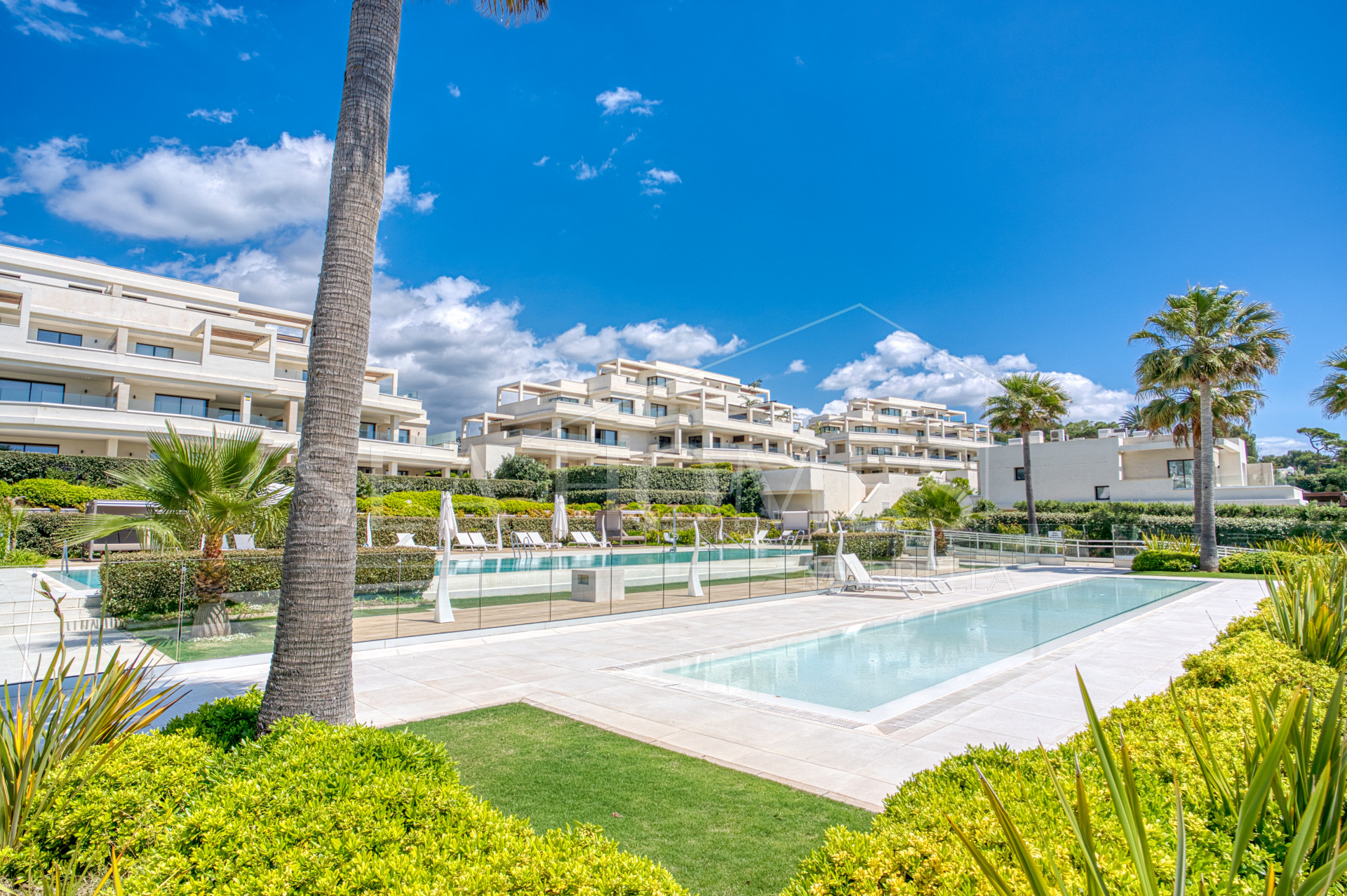 Luxurious south-facing four-bedroom duplex penthouse, frontline beach, located in a beachfront community on Marbella’s prestigious New Golden Mile with sea views.