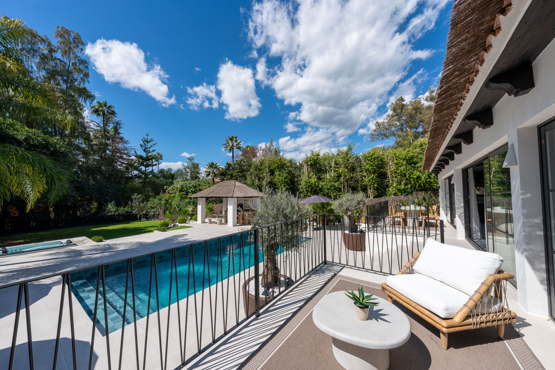Beautiful, five bedroom newly renovated Villa located in Nueva Andalucia