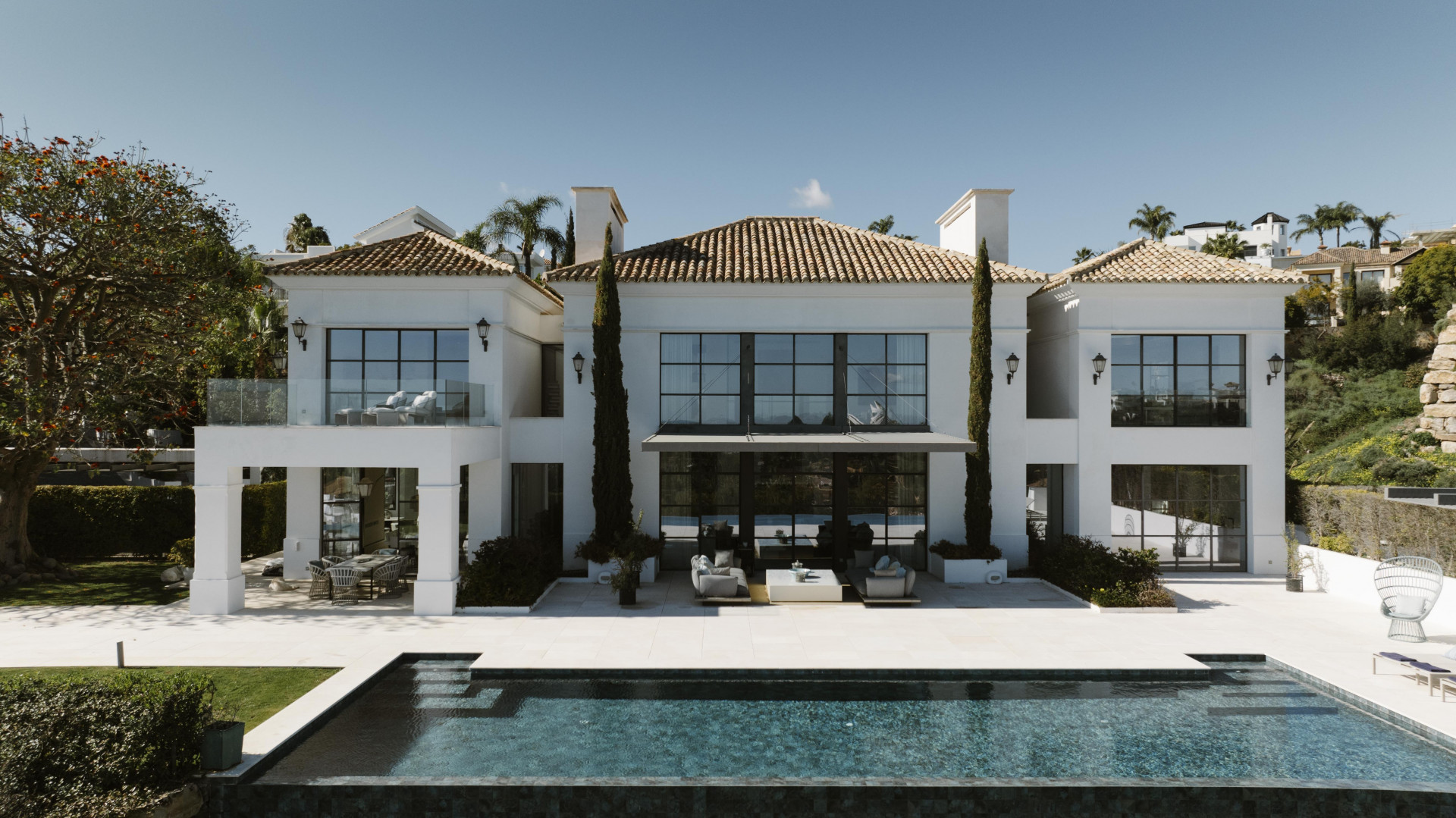 Stunning six bedroom villa with beautiful sea views in Los Flamingos, Benahavis