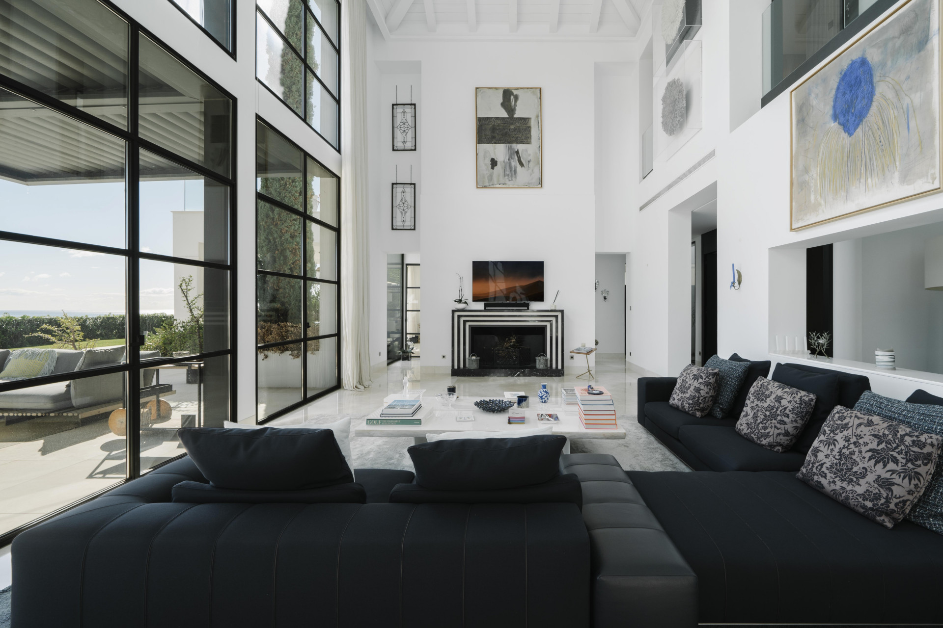 Stunning six bedroom villa with beautiful sea views in Los Flamingos, Benahavis