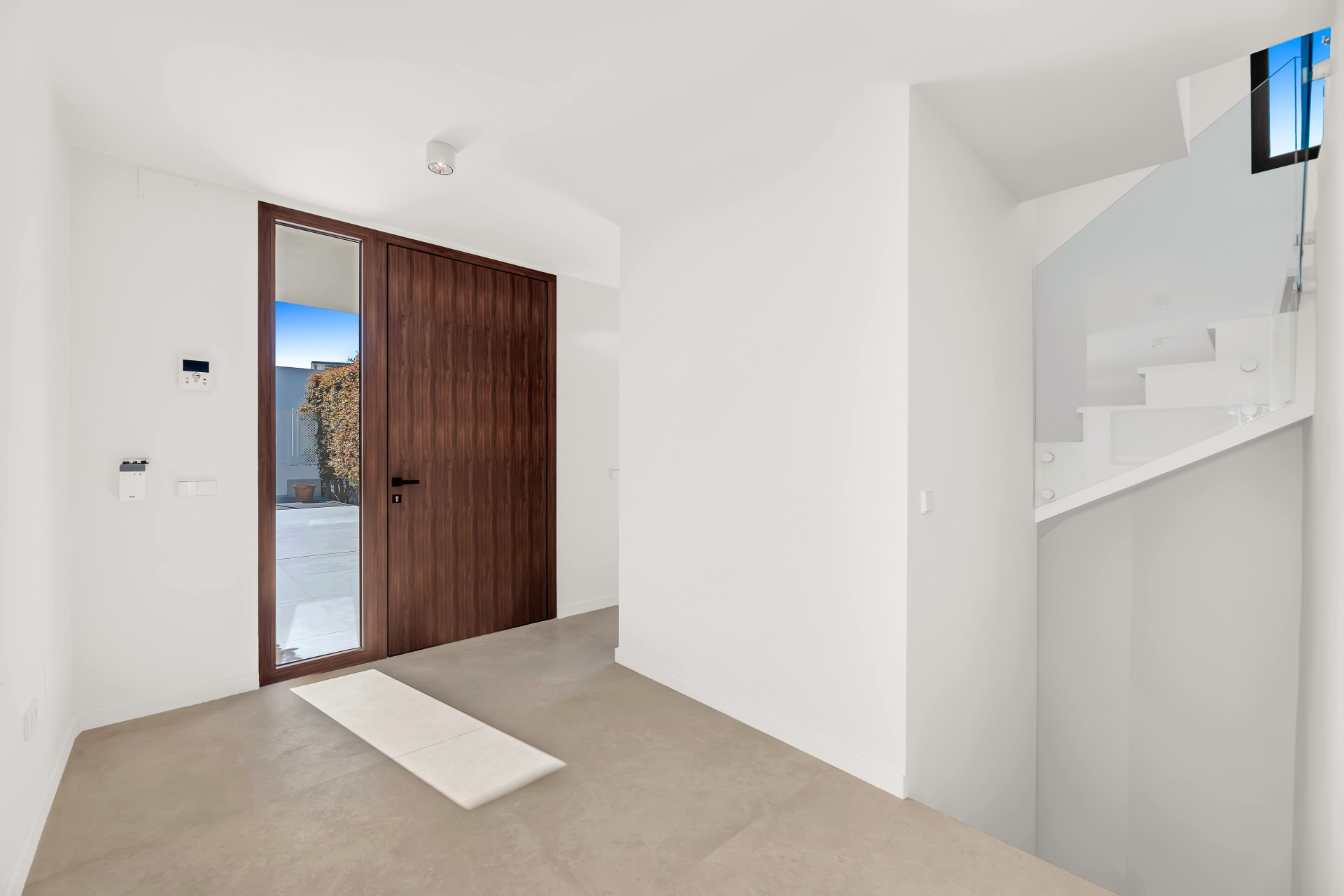 Exceptional modern five bedroom villa located in the heart of Elviria, Marbella