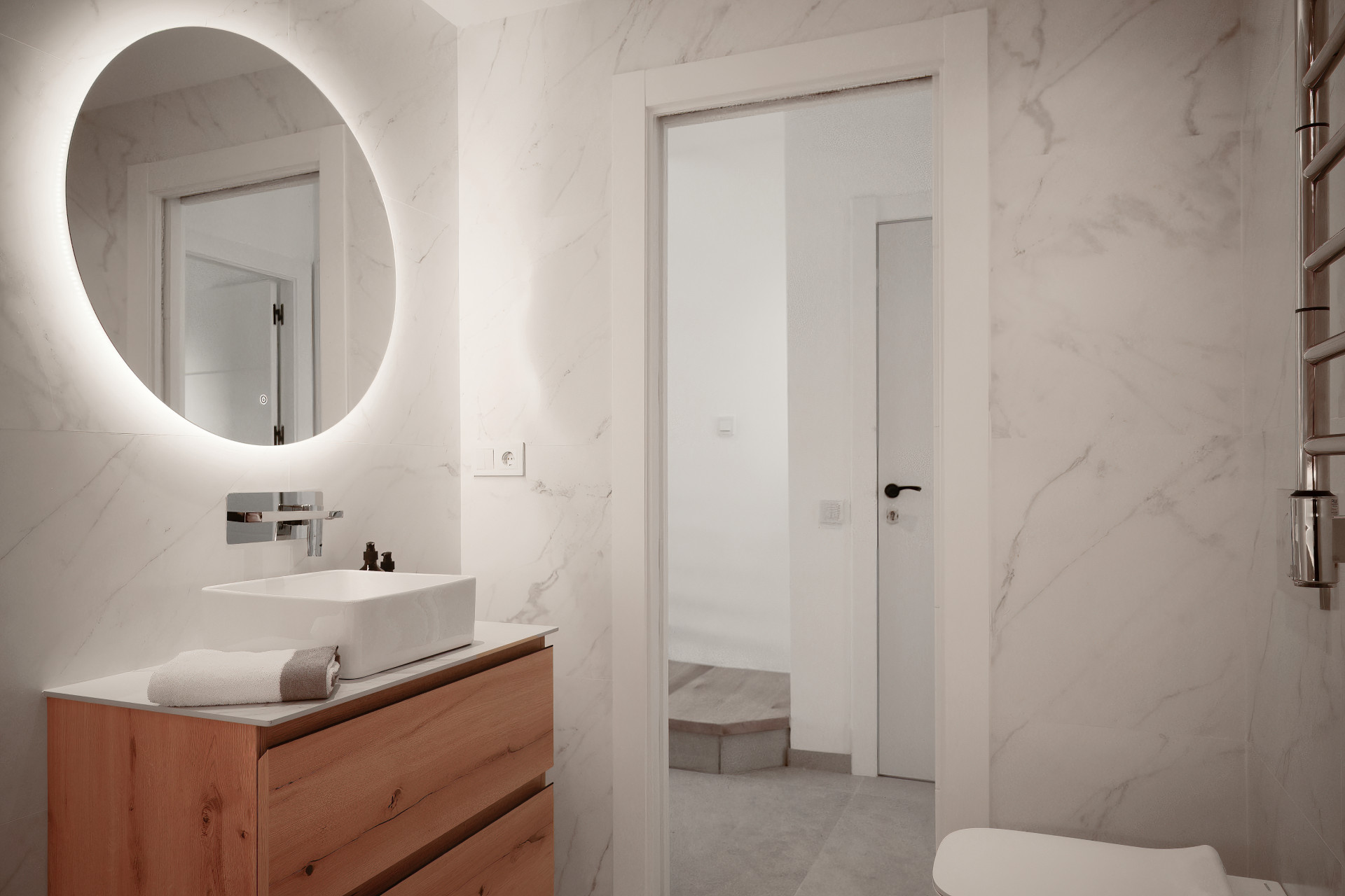 Beautiful fully renovated four bedroom townhouse in Los Algarrobos, Nueva Andalucia