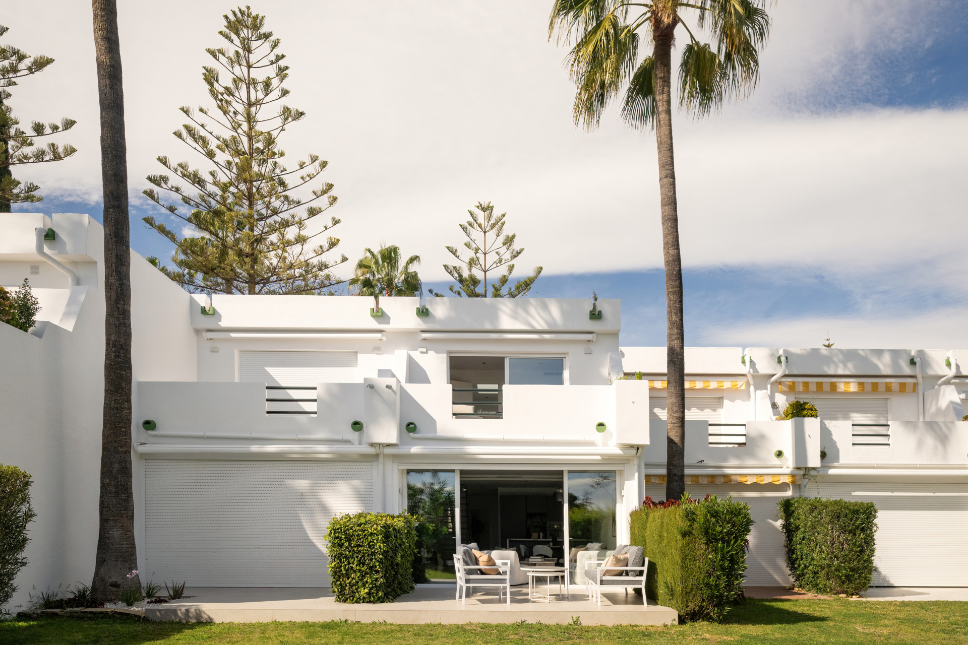 Beautiful fully renovated four bedroom townhouse in Los Algarrobos, Nueva Andalucia