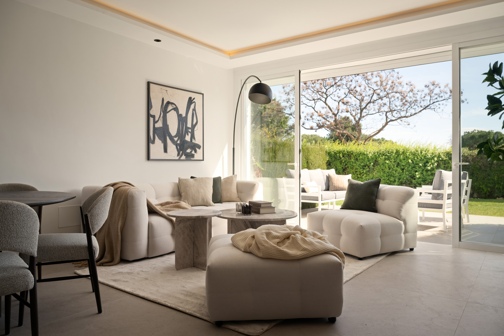 Beautiful fully renovated four bedroom townhouse in Los Algarrobos, Nueva Andalucia