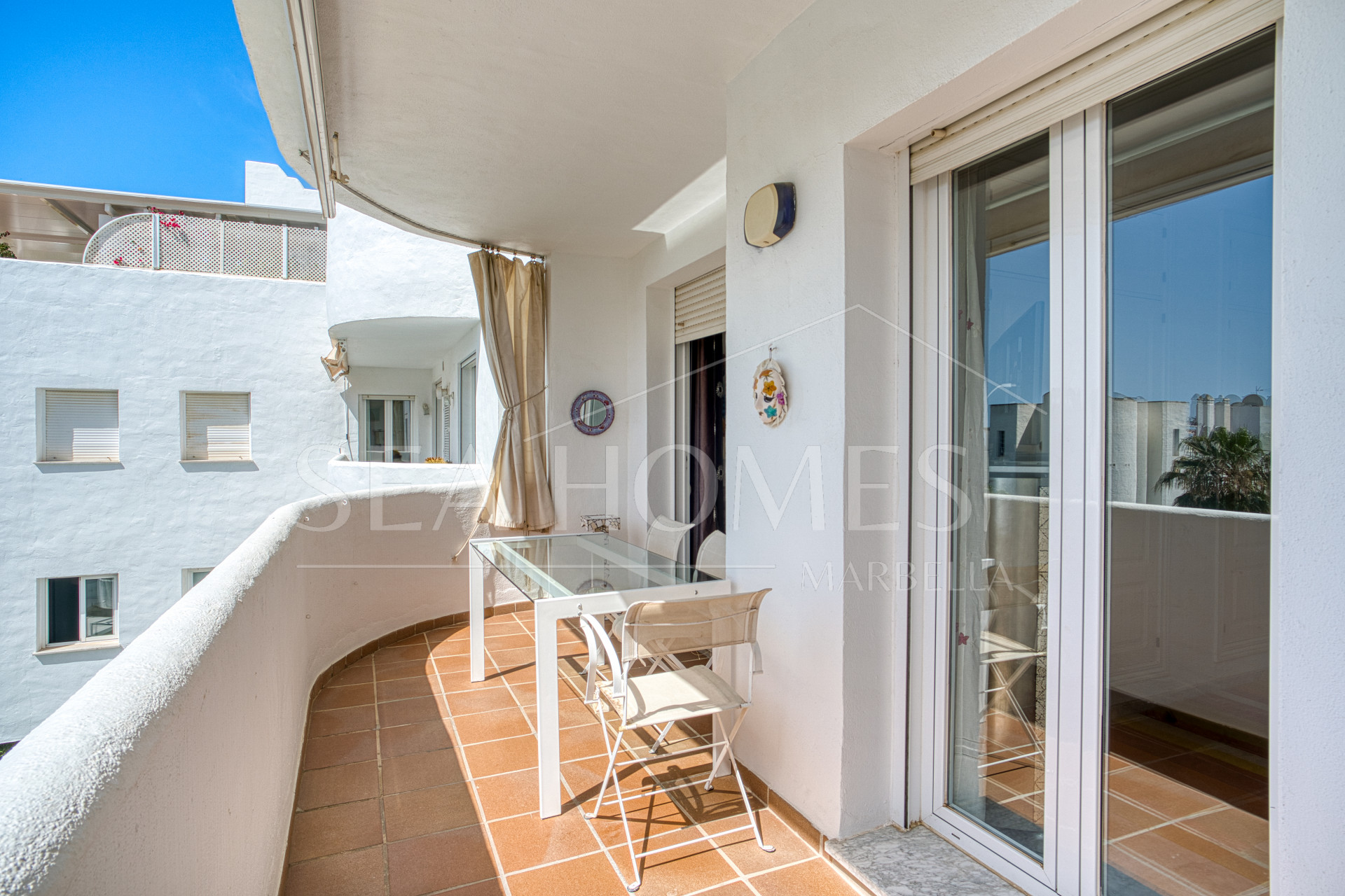 Impressive three bedroom, south facing duplex penthouse in the well-known and gated community Marbella Real
