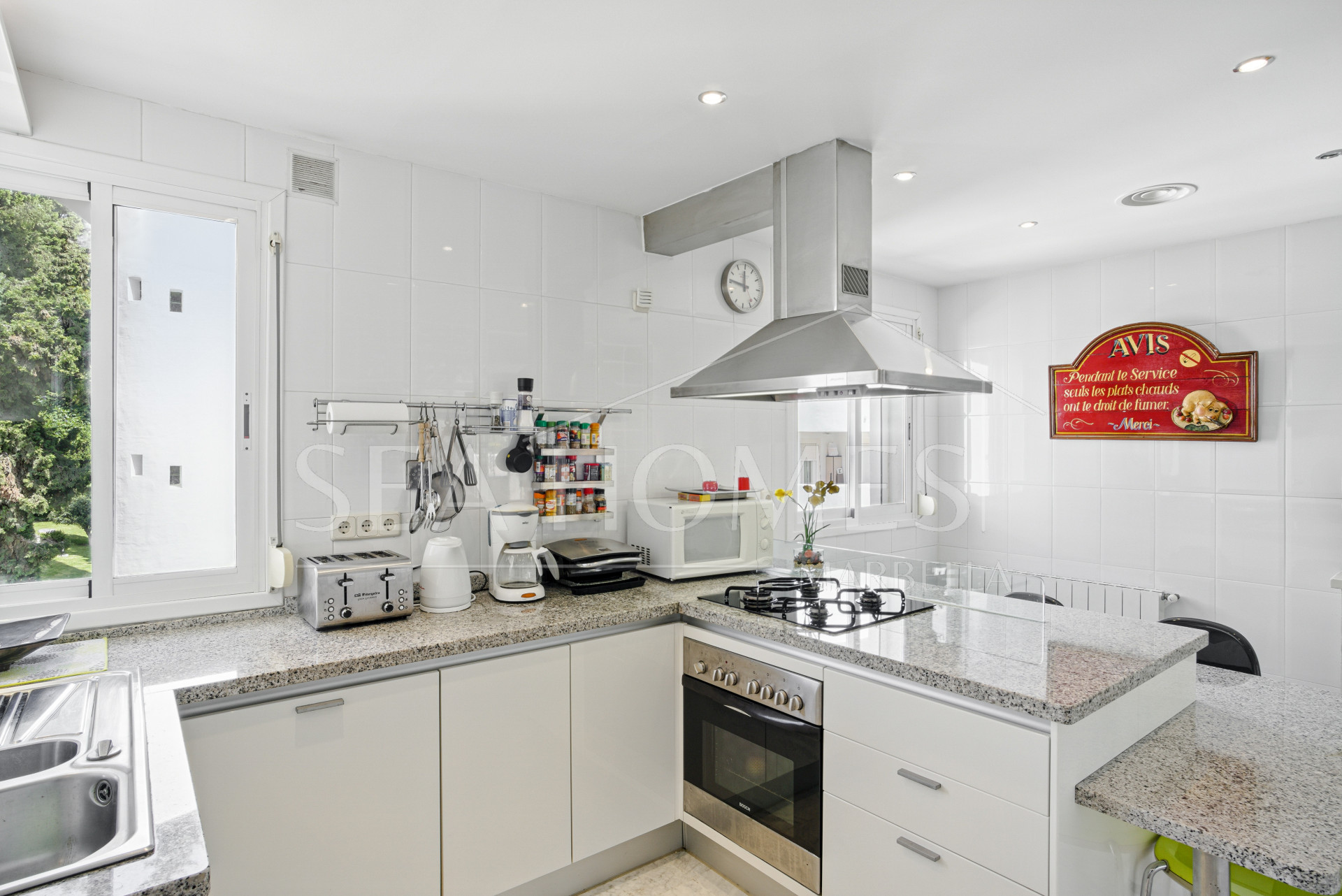 Impressive three bedroom, south facing duplex penthouse in the well-known and gated community Marbella Real
