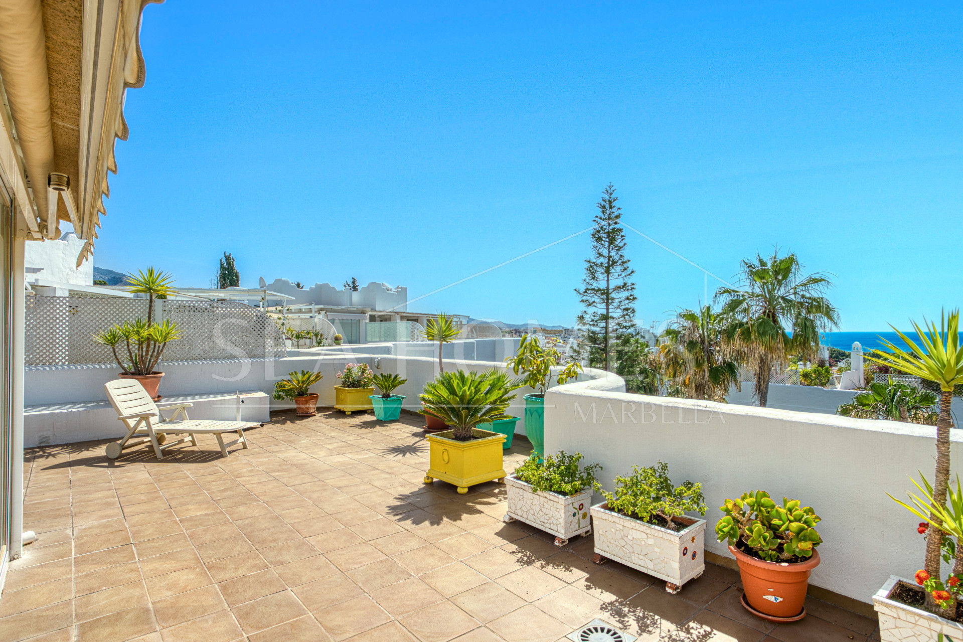 Impressive three bedroom, south facing duplex penthouse in the well-known and gated community Marbella Real