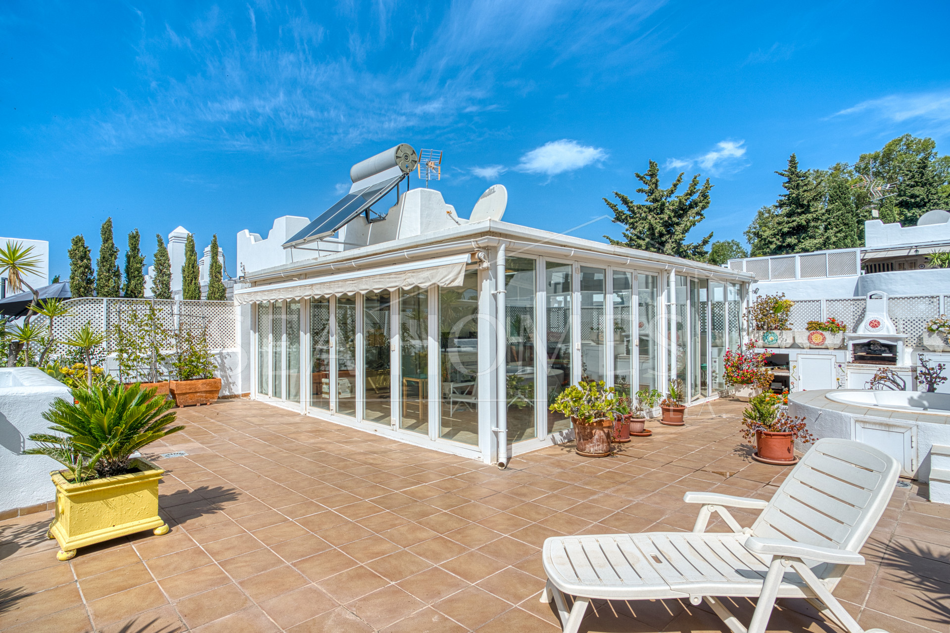 Impressive three bedroom, south facing duplex penthouse in the well-known and gated community Marbella Real
