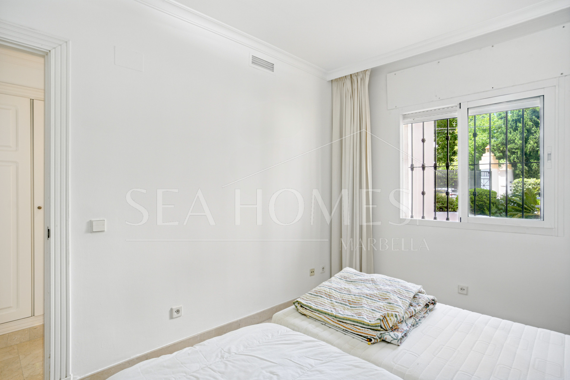 Spacious Three Bedroom, South-Facing Ground Floor Apartment in La Herradura, Marbella