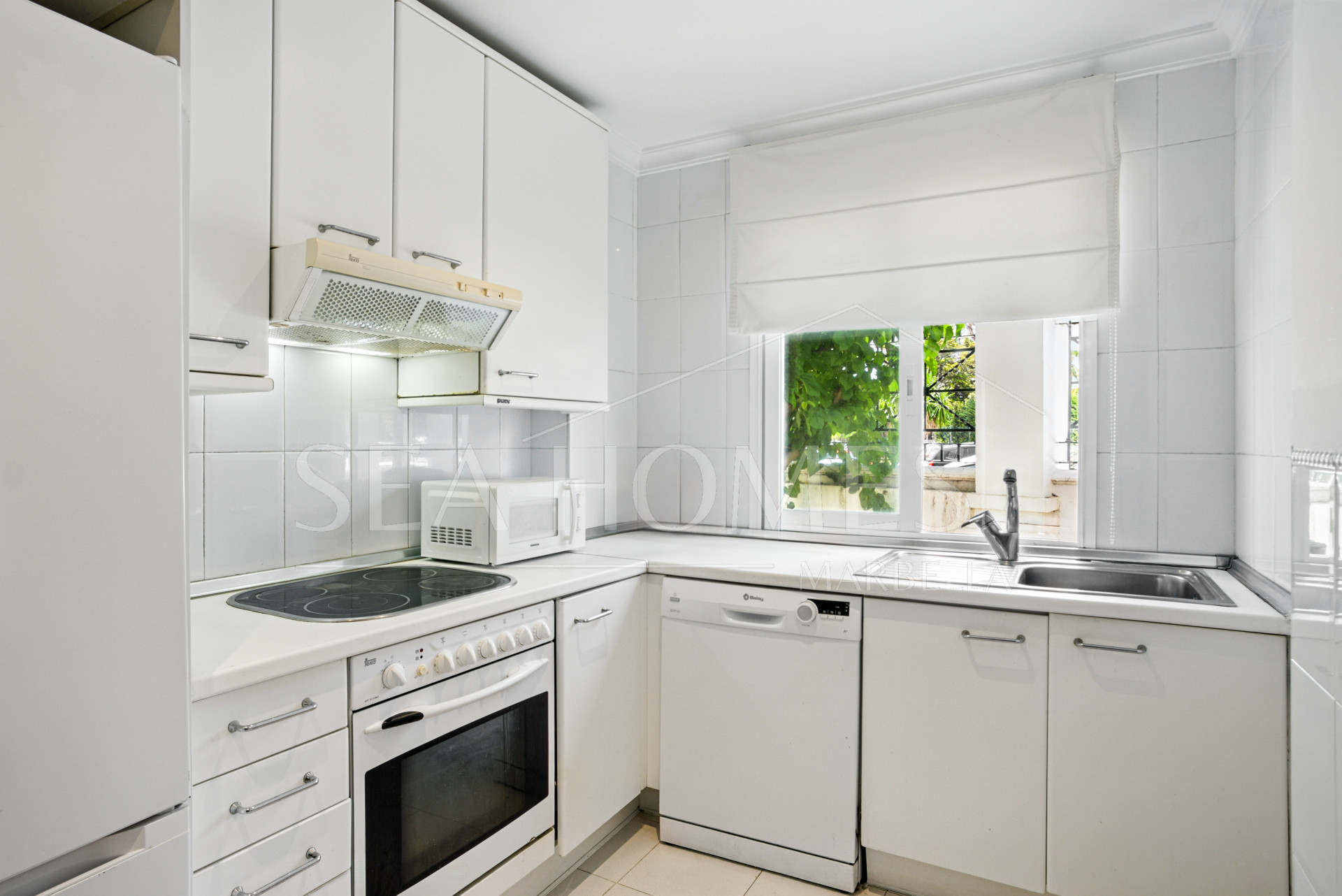 Spacious Three Bedroom, South-Facing Ground Floor Apartment in La Herradura, Marbella
