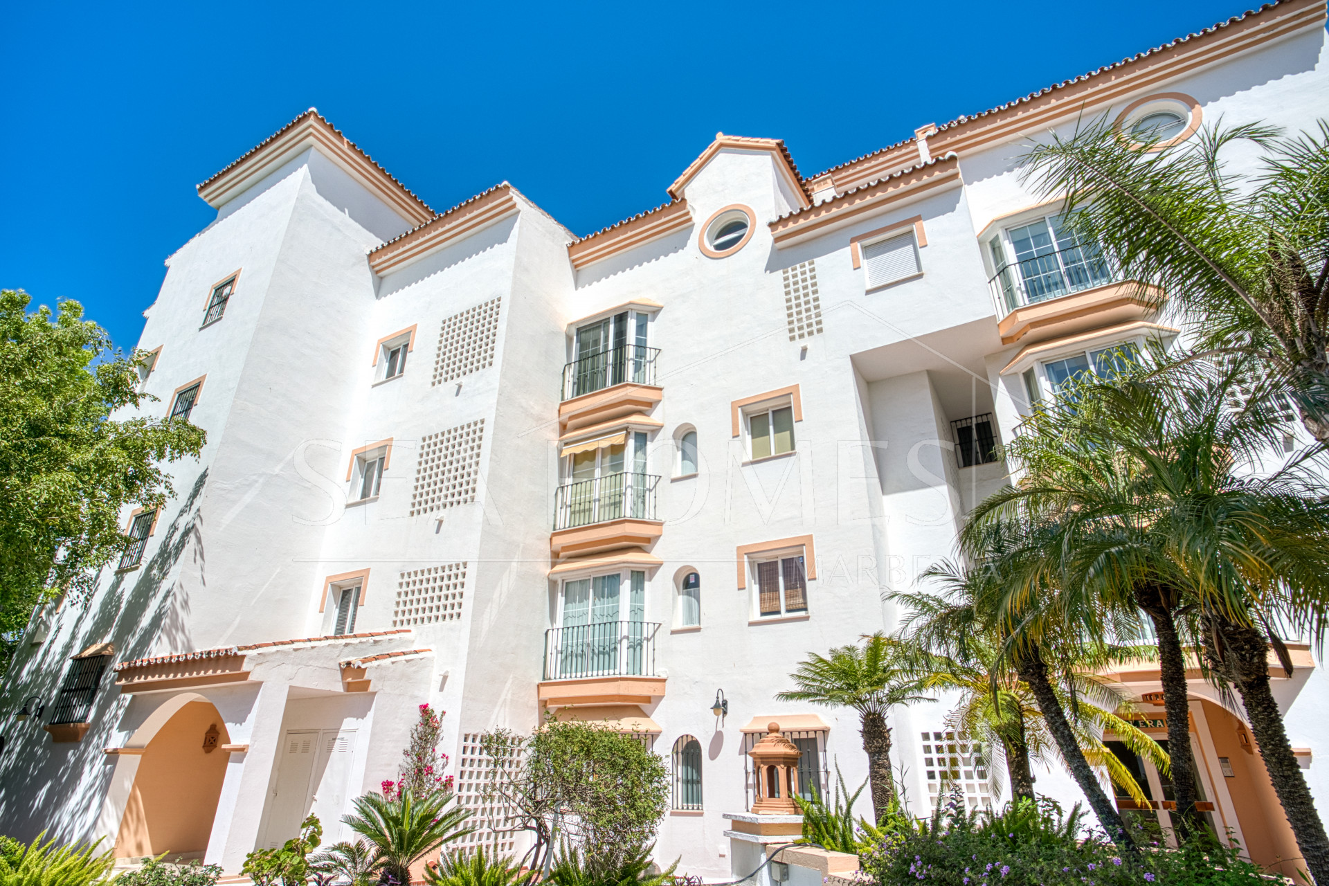 Spacious Three Bedroom, South-Facing Ground Floor Apartment in La Herradura, Marbella