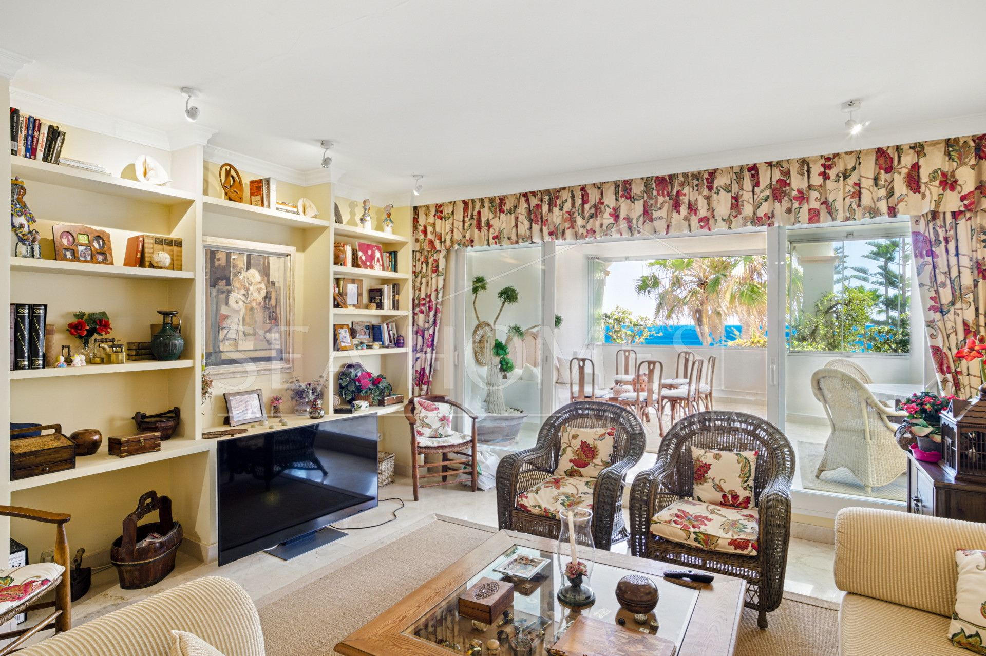 Exclusive Beachfront Two-Bedroom South-Facing Apartment with Sea Views in La Herradura, Marbella