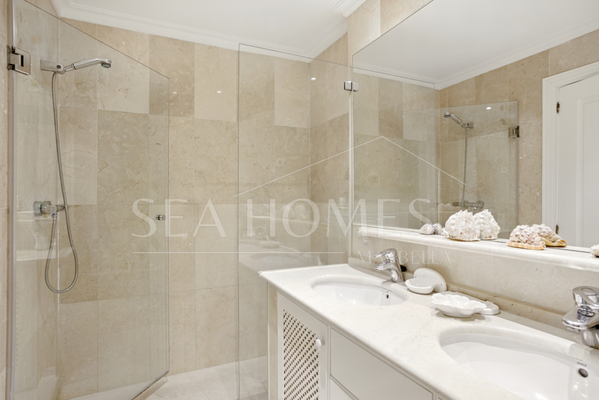 Exclusive Beachfront Two-Bedroom South-Facing Apartment with Sea Views in La Herradura, Marbella