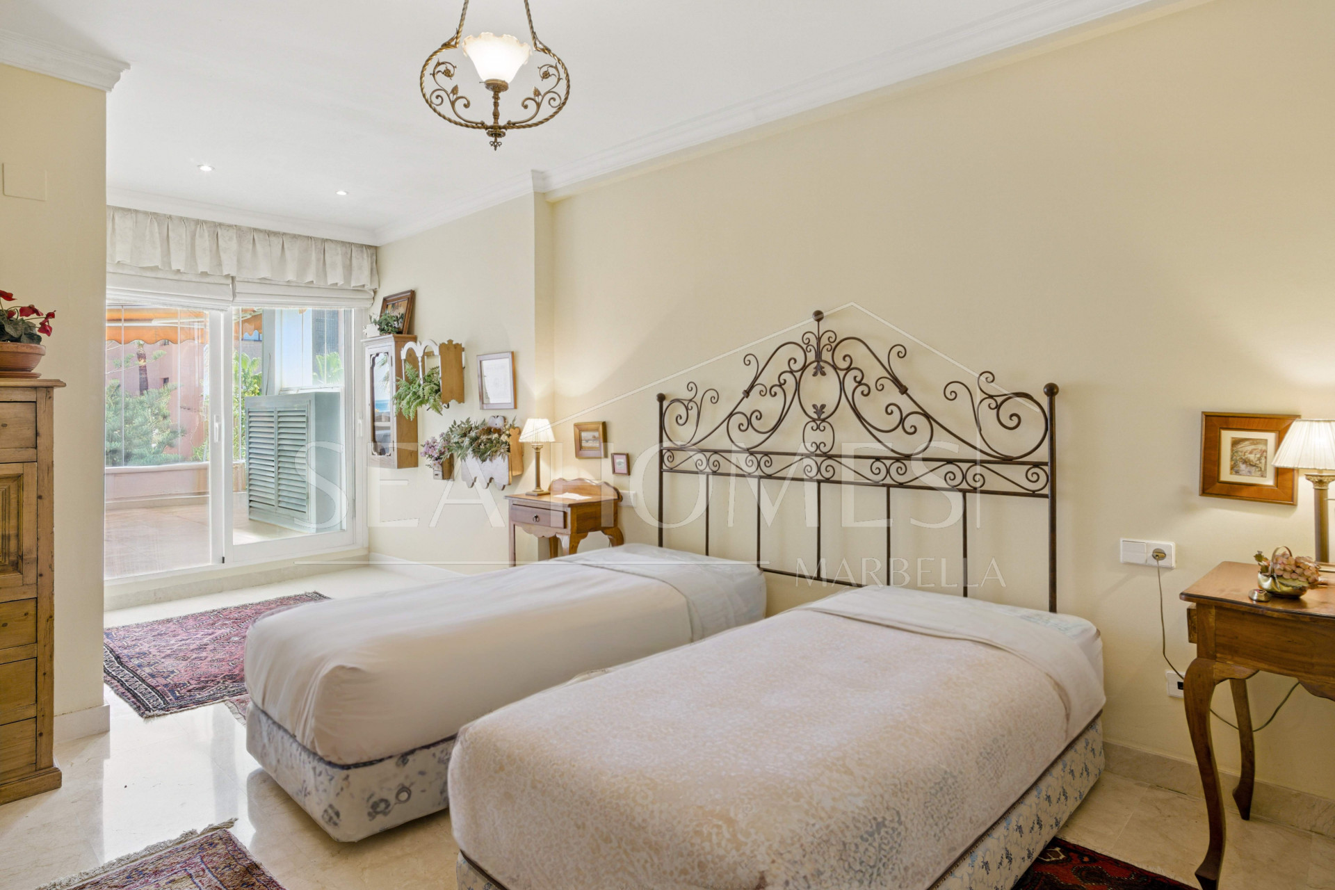 Exclusive Beachfront Two-Bedroom South-Facing Apartment with Sea Views in La Herradura, Marbella