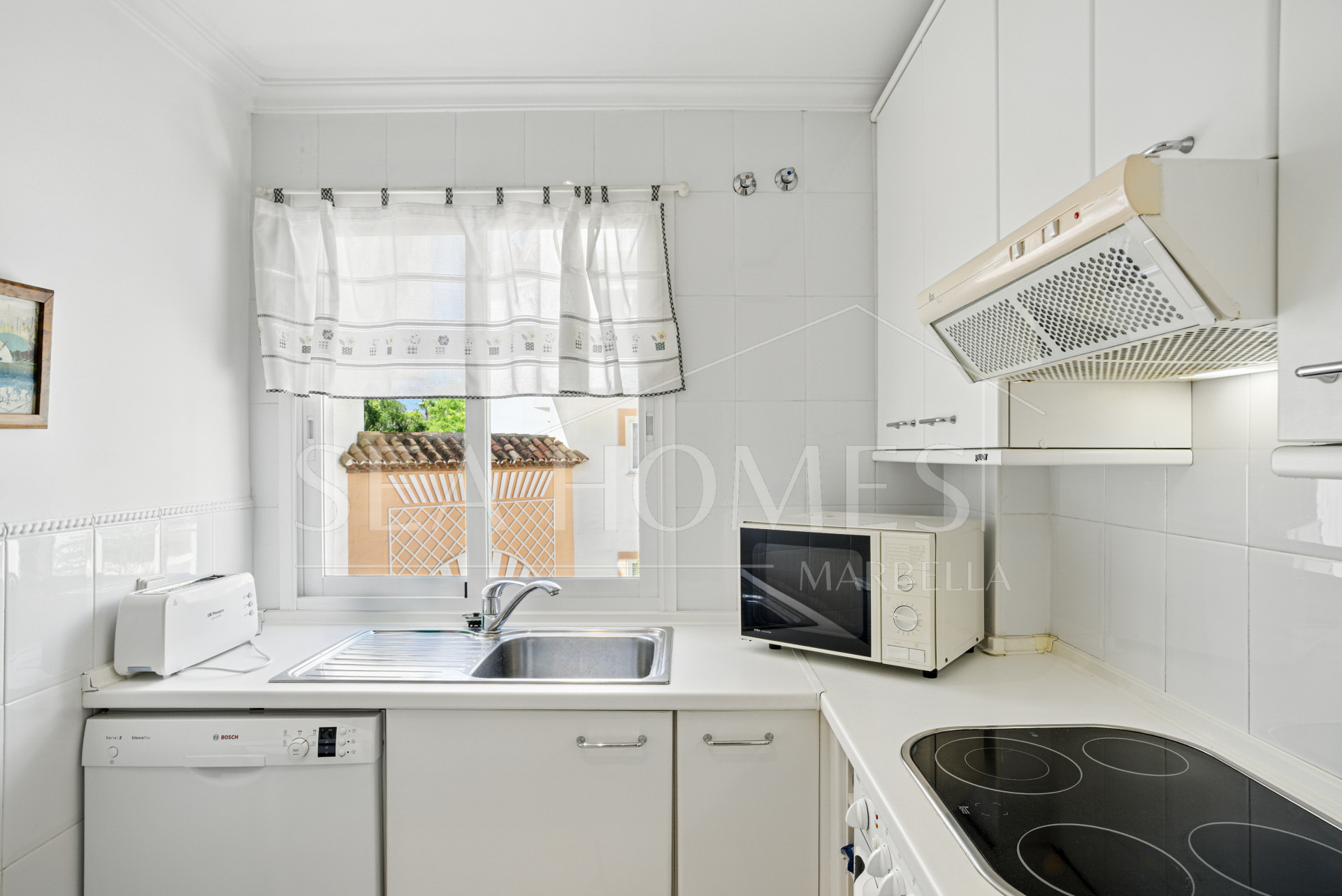 Exclusive Beachfront Two-Bedroom South-Facing Apartment with Sea Views in La Herradura, Marbella
