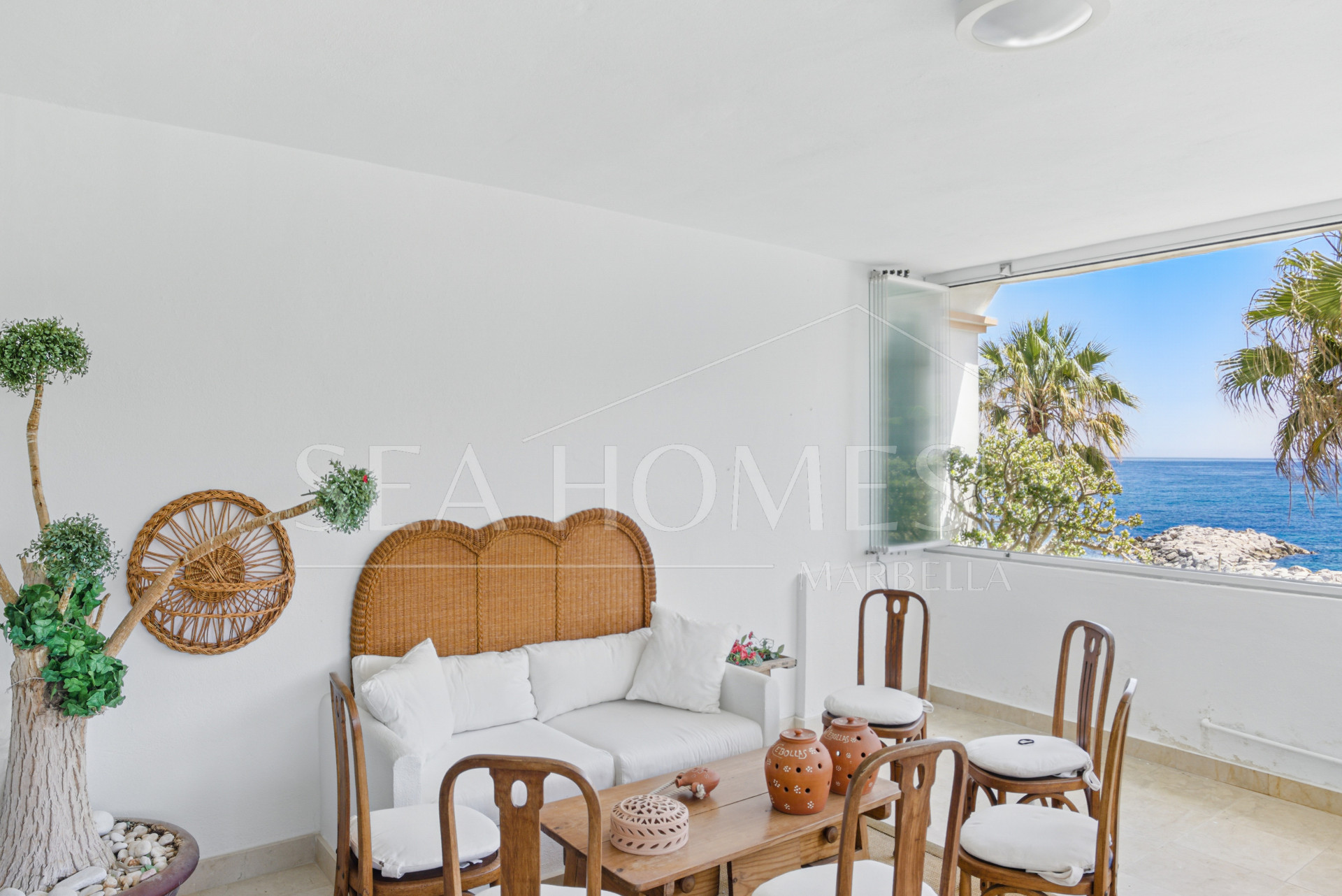 Exclusive Beachfront Two-Bedroom South-Facing Apartment with Sea Views in La Herradura, Marbella