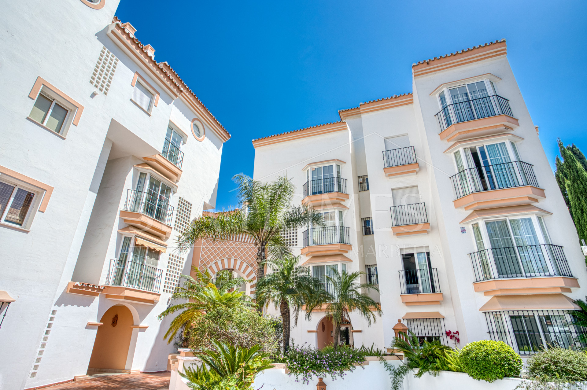 Exclusive Beachfront Two-Bedroom South-Facing Apartment with Sea Views in La Herradura, Marbella