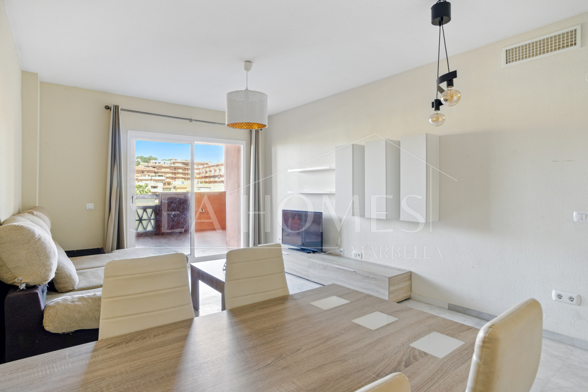 Lovely two bedroom, south west facing apartment in La Reserva de Marbella; with sea views