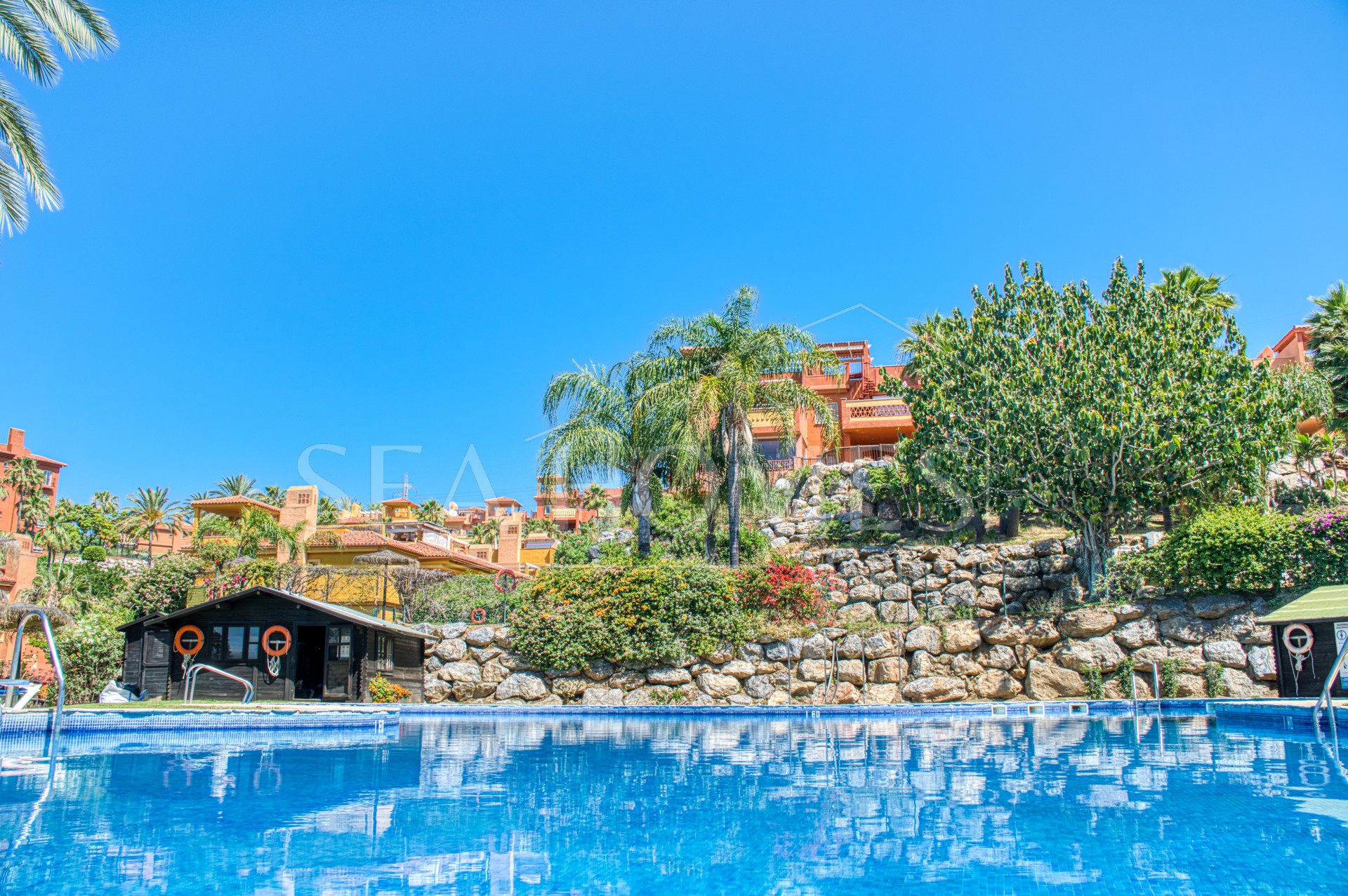 Lovely two bedroom, south west facing apartment in La Reserva de Marbella; with sea views