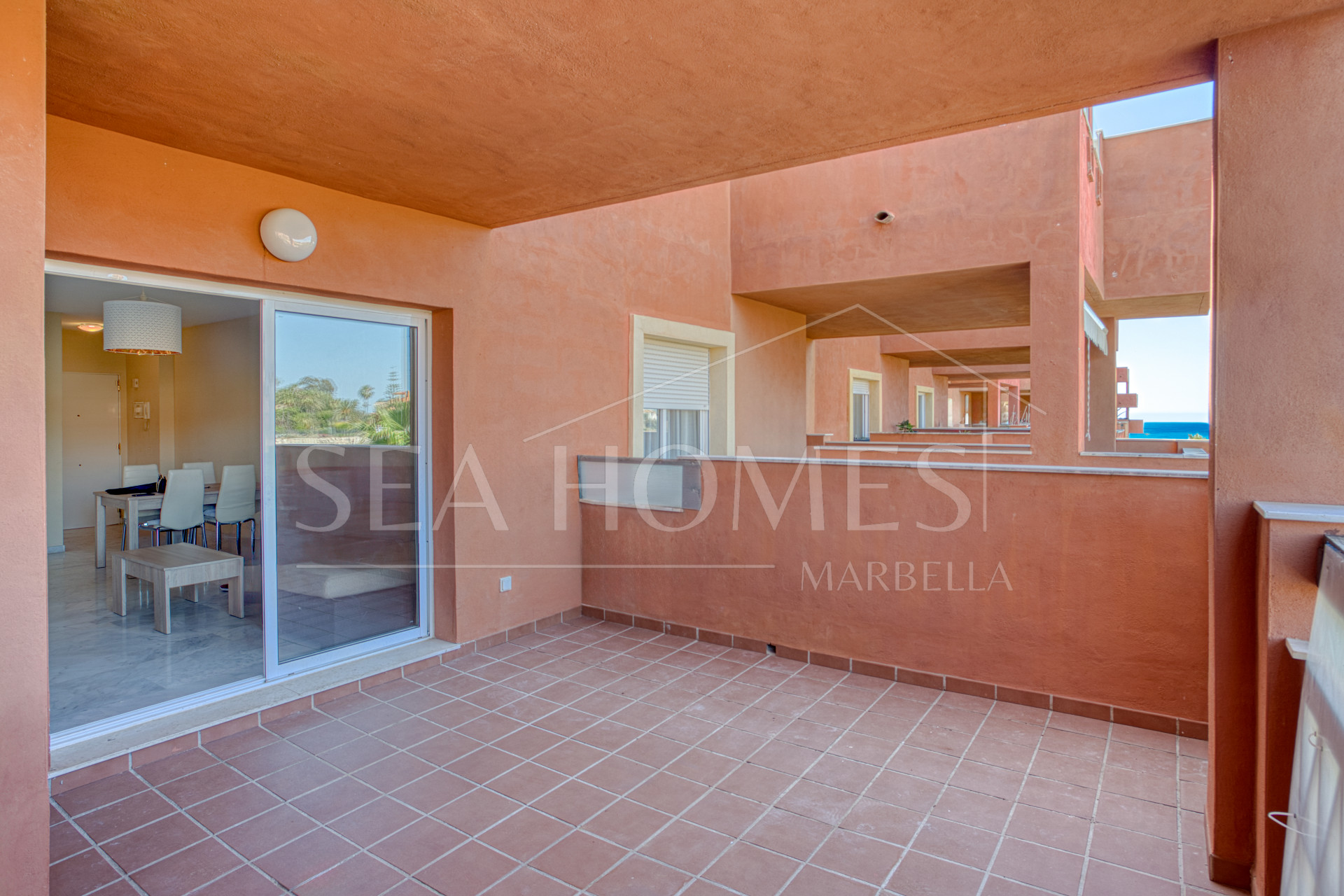 Lovely two bedroom, south west facing apartment in La Reserva de Marbella; with sea views