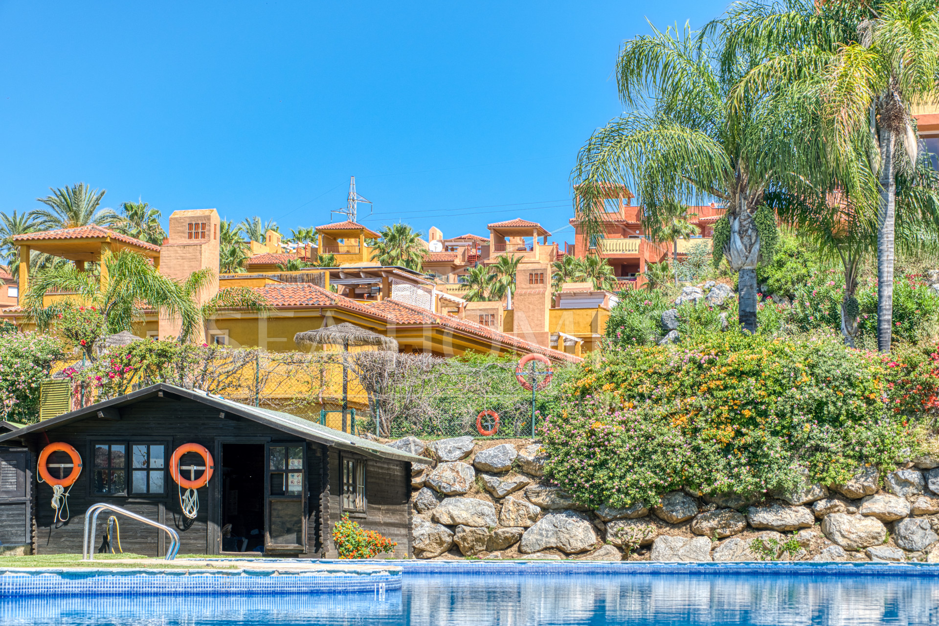 Lovely two bedroom, south west facing apartment in La Reserva de Marbella; with sea views