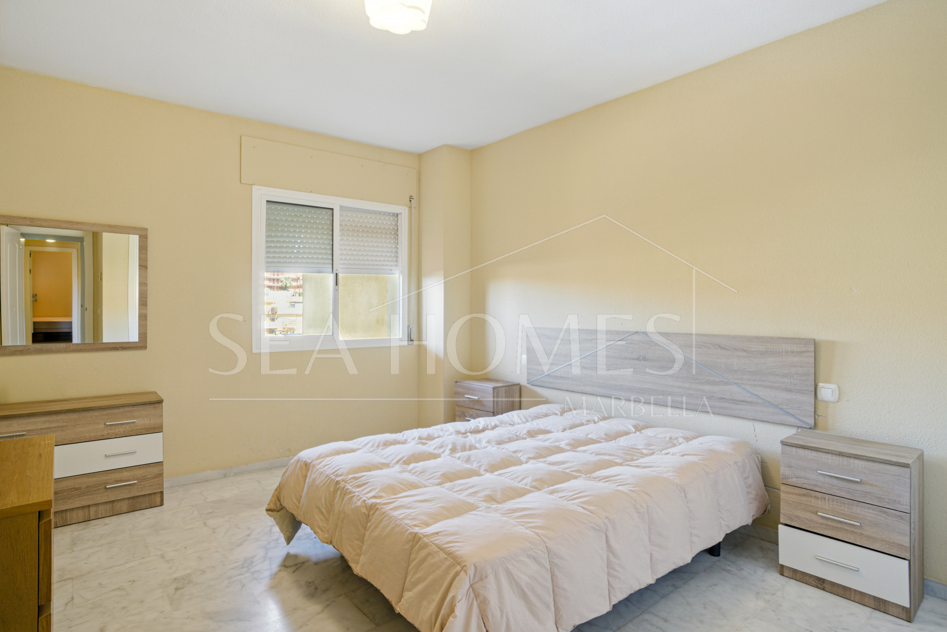 Lovely two bedroom, south west facing apartment in La Reserva de Marbella; with sea views