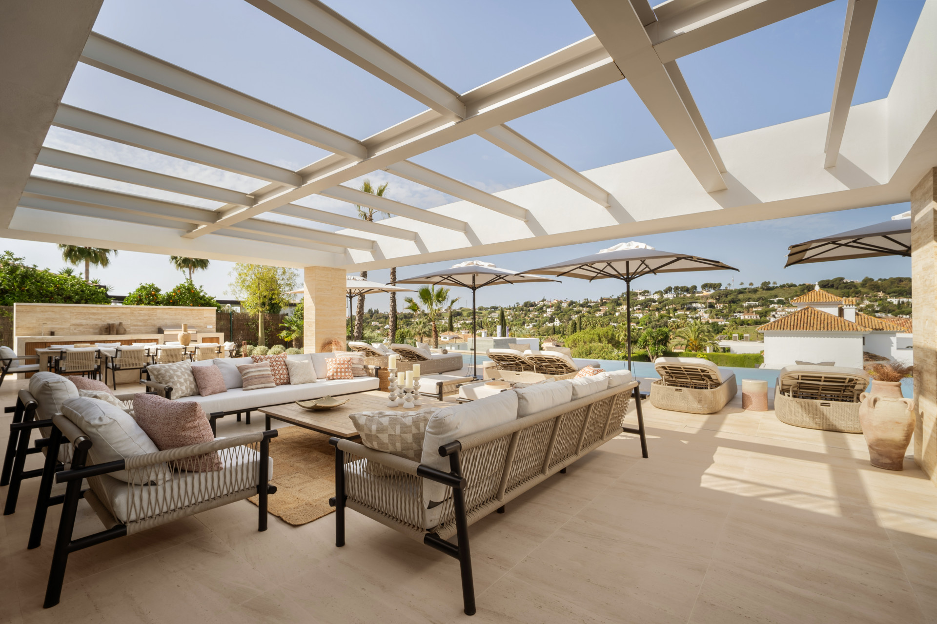 Stylish 6-bedroom villa with golf views in Aloha, Nueva Andalucía