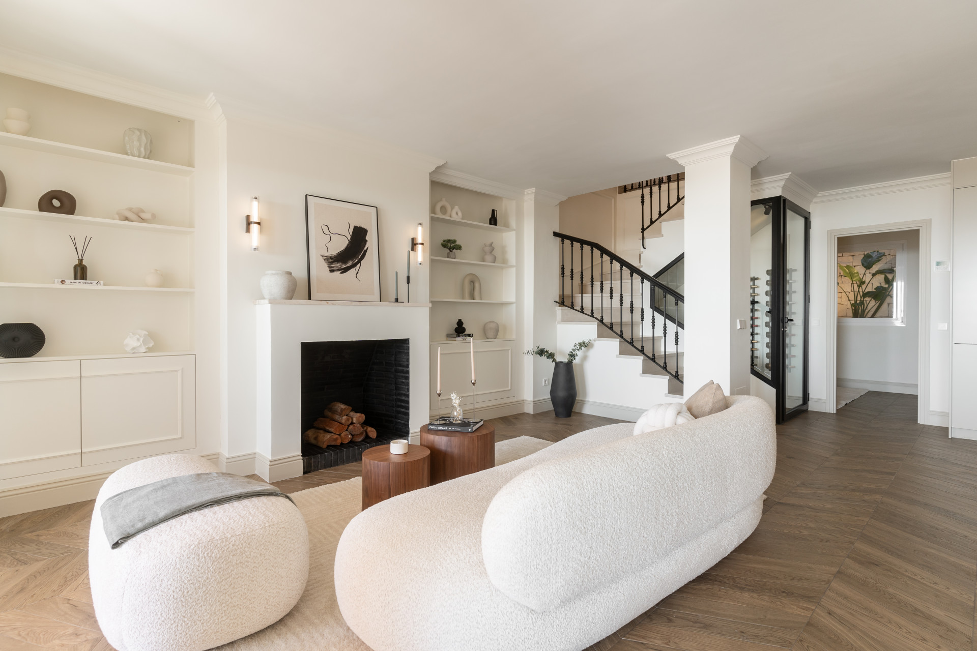 Beautifully renovated, south facing four bedroom apartment located in Monte Halcones, Benahavis