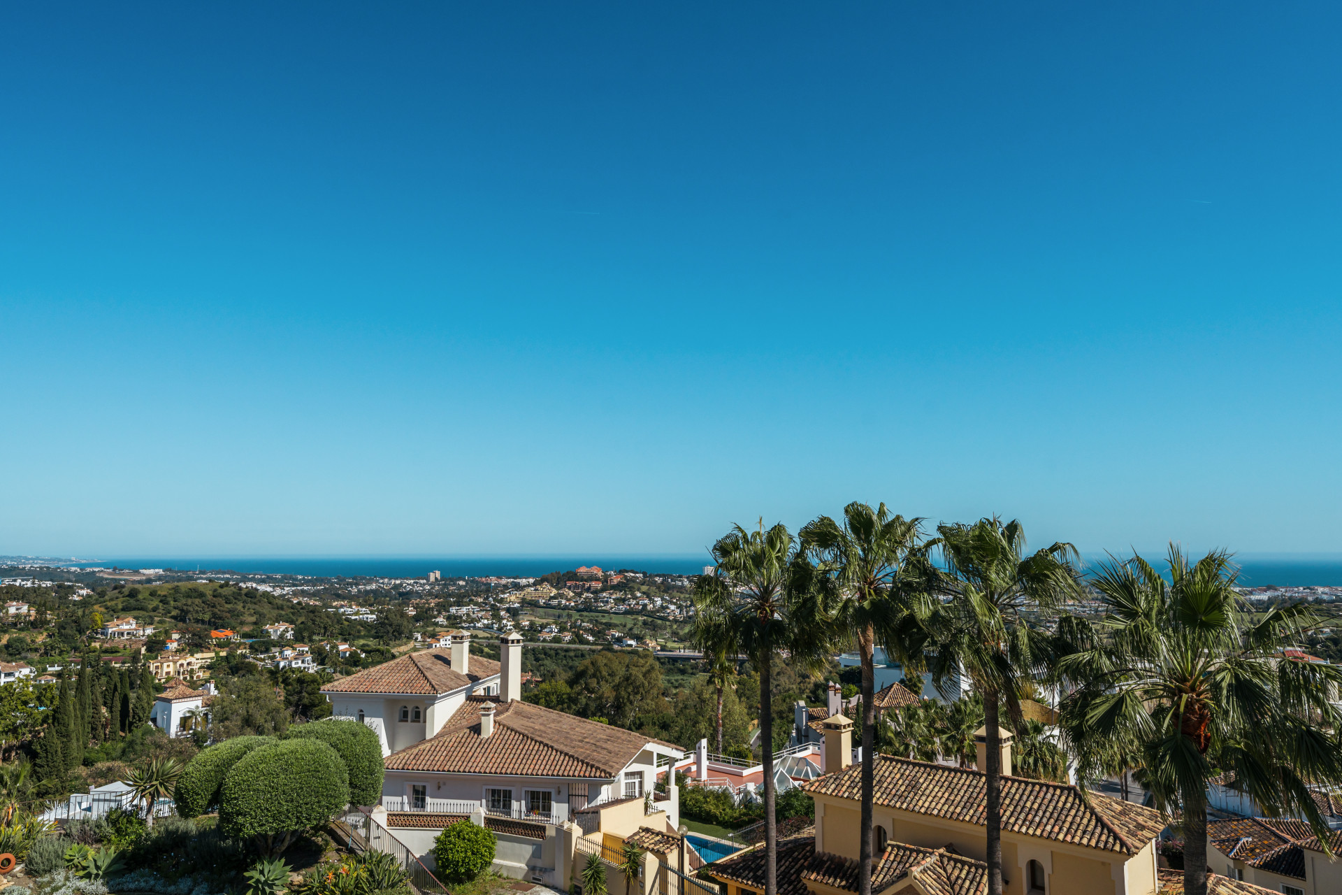 Luxurious, south facing, recently renovated three bedroom townhouse located in La Quinta Hills