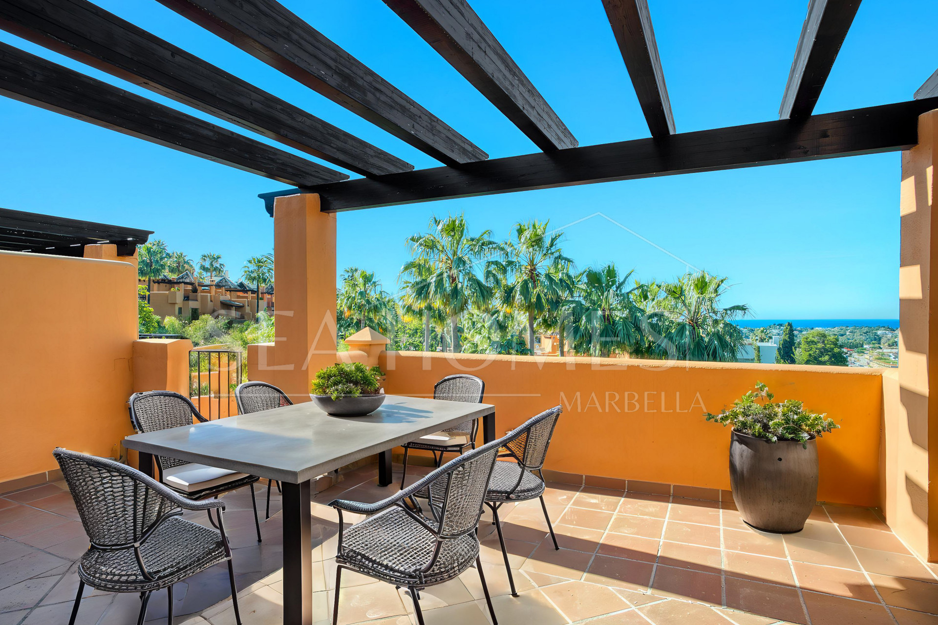 Superb three bedroom, south facing townhouse in Paraiso Bellevue, in El Paraiso on the New Golden Mile
