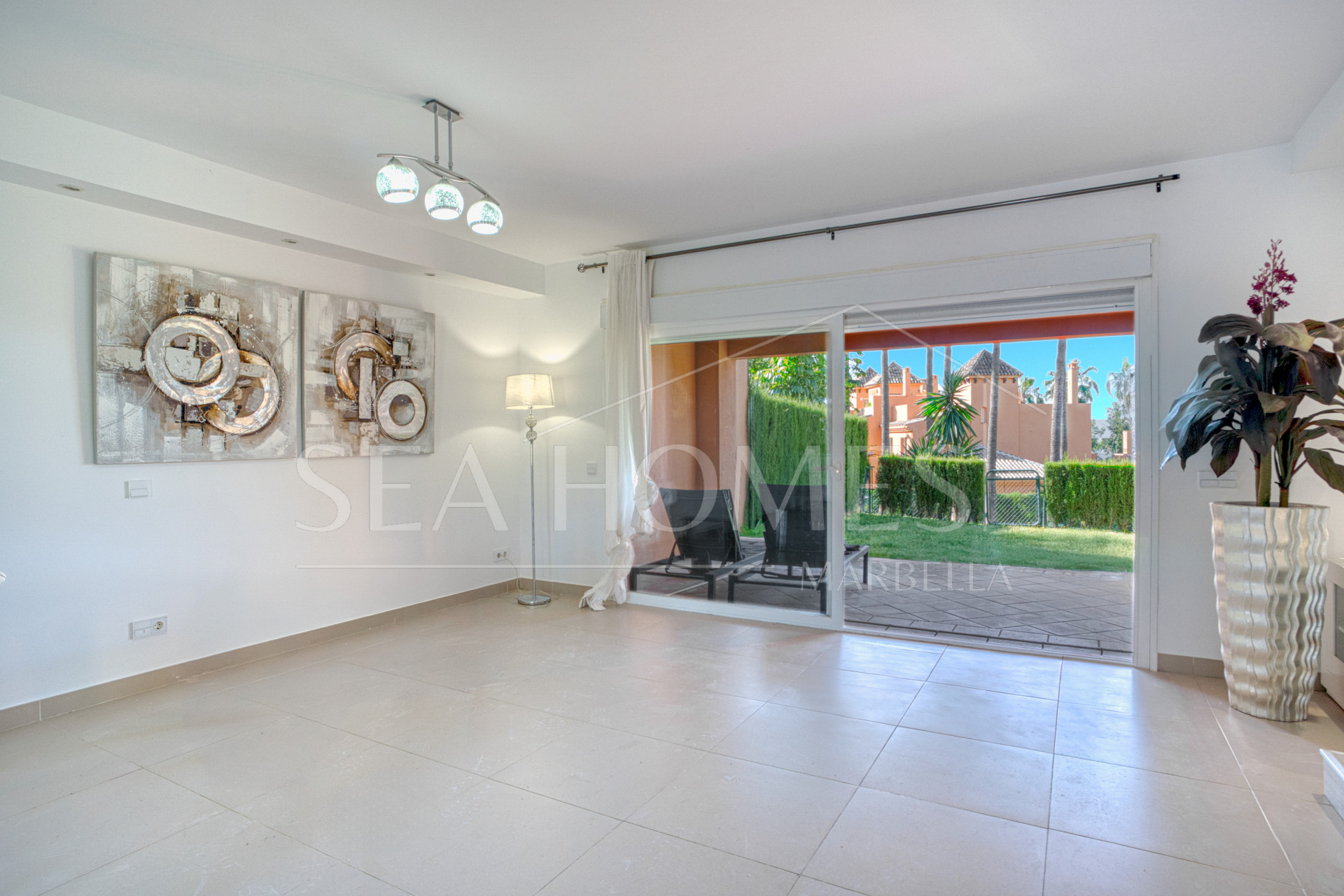 Superb three bedroom, south facing townhouse in Paraiso Bellevue, in El Paraiso on the New Golden Mile