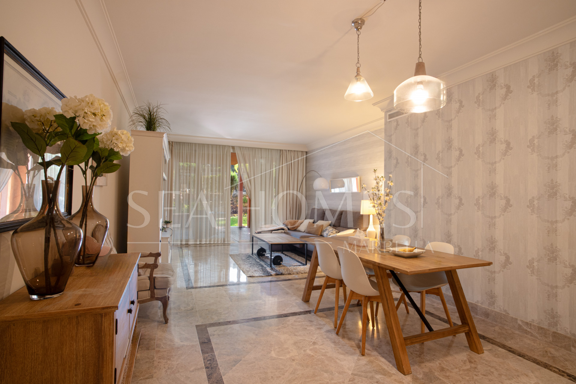 Charming east-facing two-bedroom ground floor apartment with direct pool access in Alminar del Sur, Nueva Andalucía