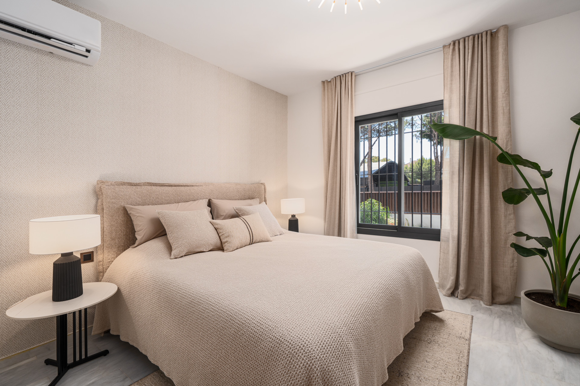 Elegant six bedroom villa in Altos del Rodeo, Nueva Andalucía