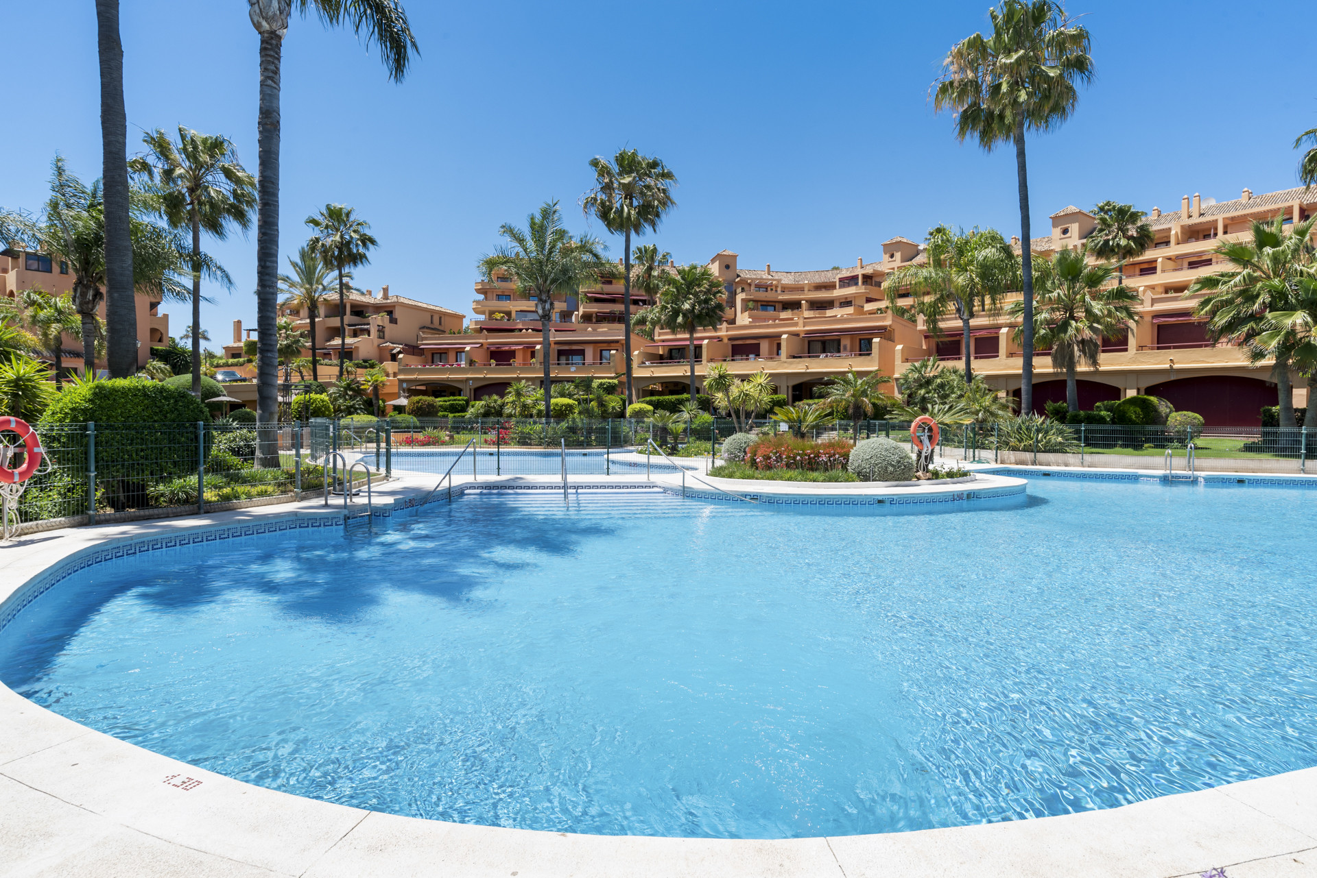 Elegant three bedroom beachfront apartment in Riviera Andalusia, Estepona