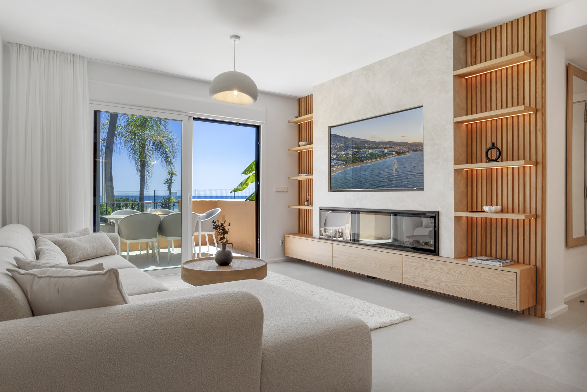 Elegant three bedroom beachfront apartment in Riviera Andalusia, Estepona