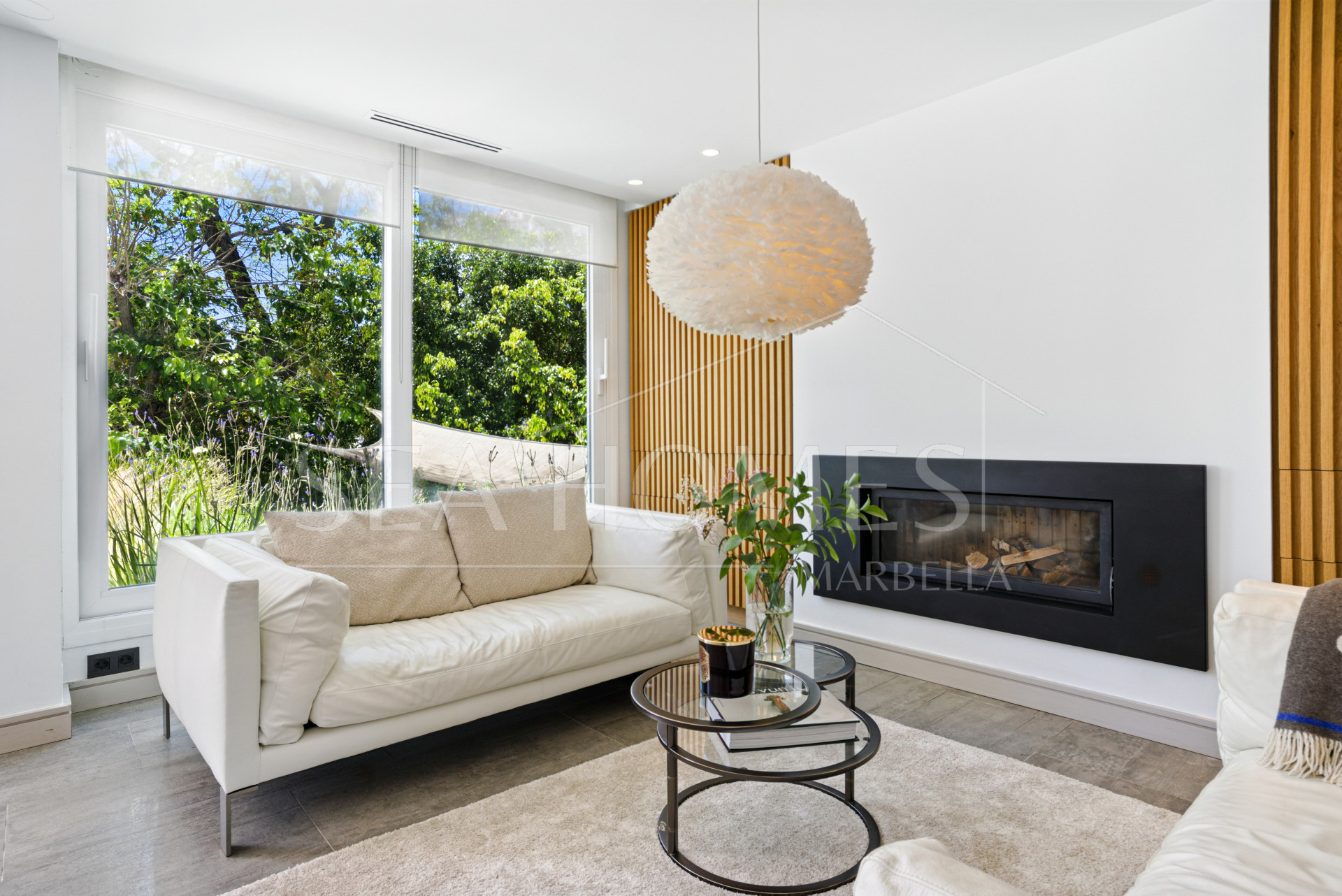 Modern, south facing six bedroom villa with sea views located in Nueva Andalucia, Marbella