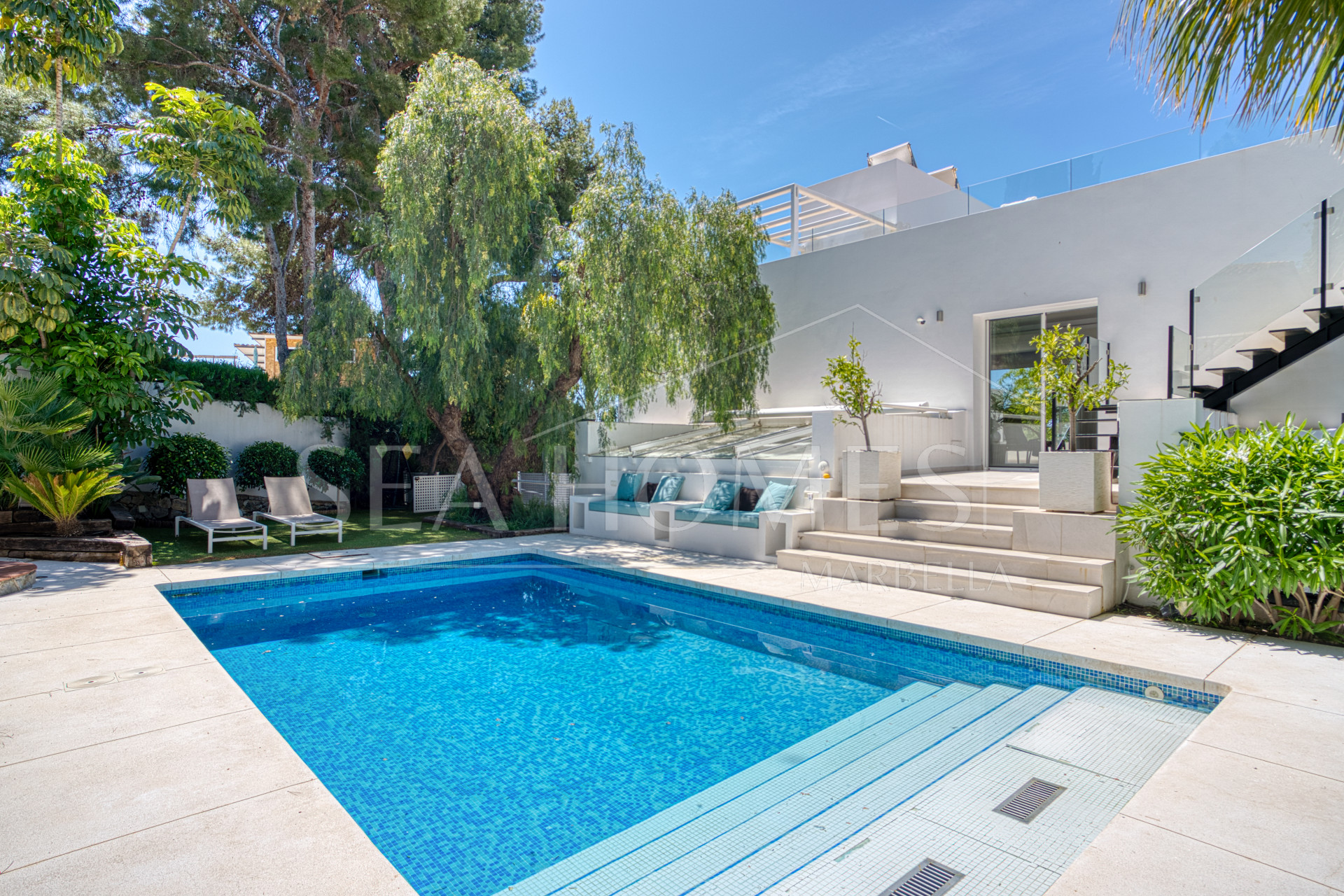 Modern, south facing six bedroom villa with sea views located in Nueva Andalucia, Marbella